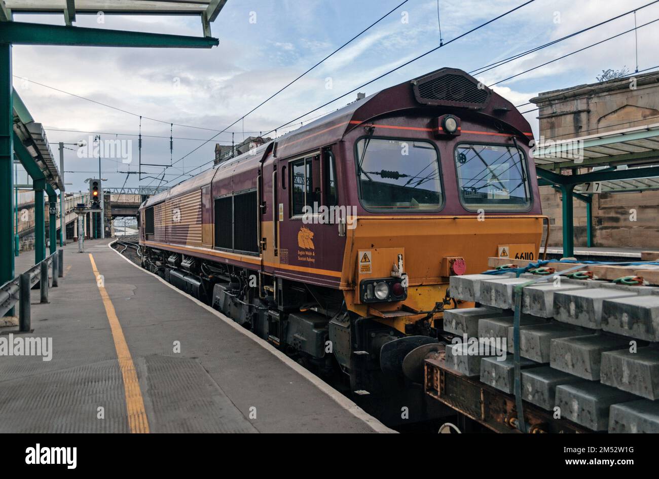 66110 Richtung Norden über die Plattform 3 bei Carlsle. Dienstag, 14. April 2009. Stockfoto