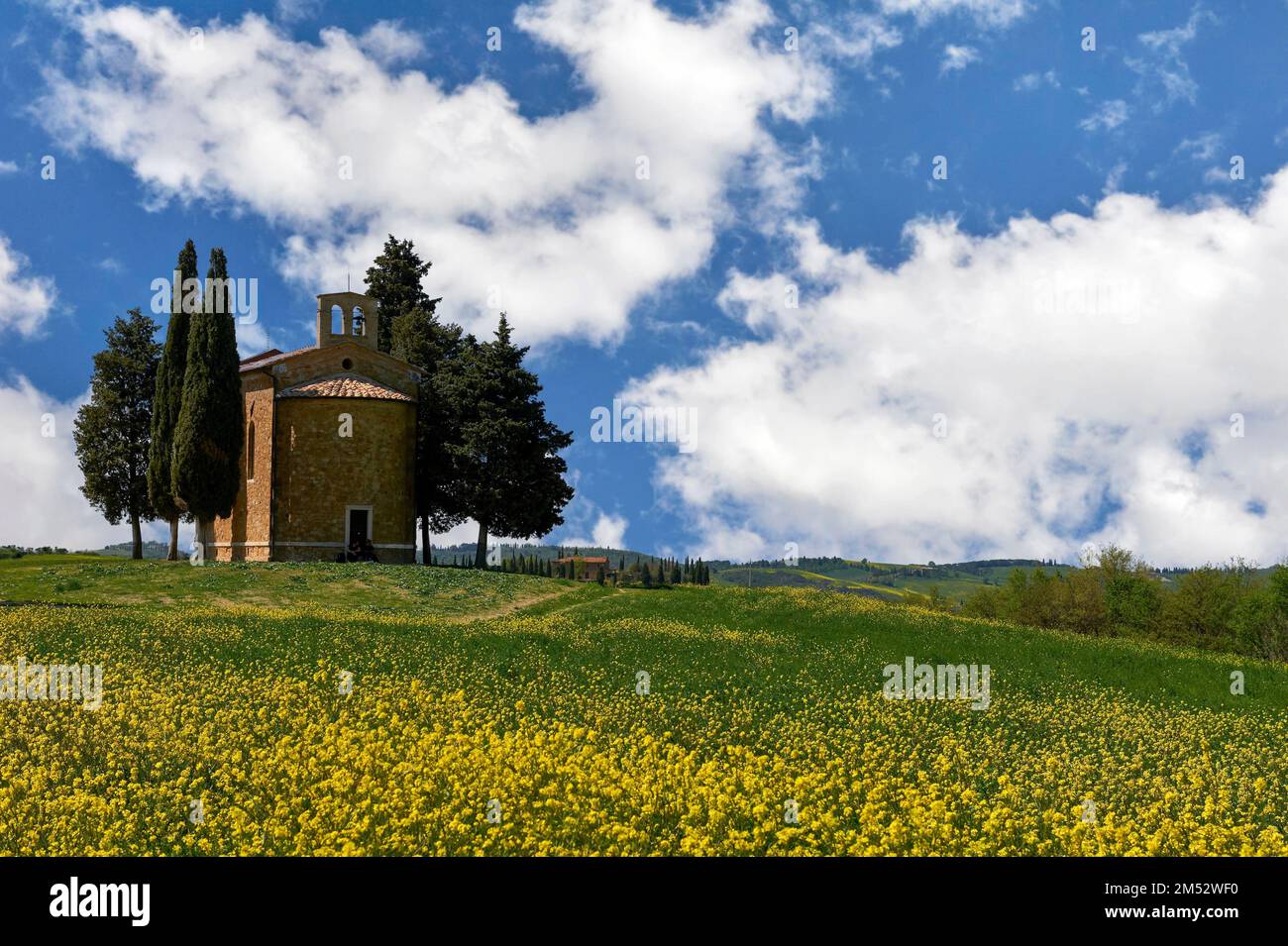 Malerischer Blick auf die Kapelle der Madonna di Vitaleta an einem sonnigen Tag Stockfoto