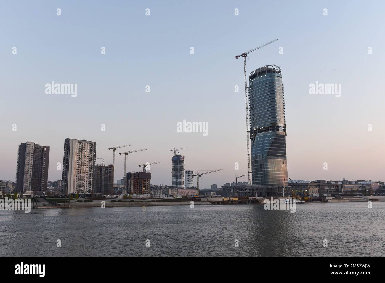 Skyline am Belgrader Ufer Stockfoto