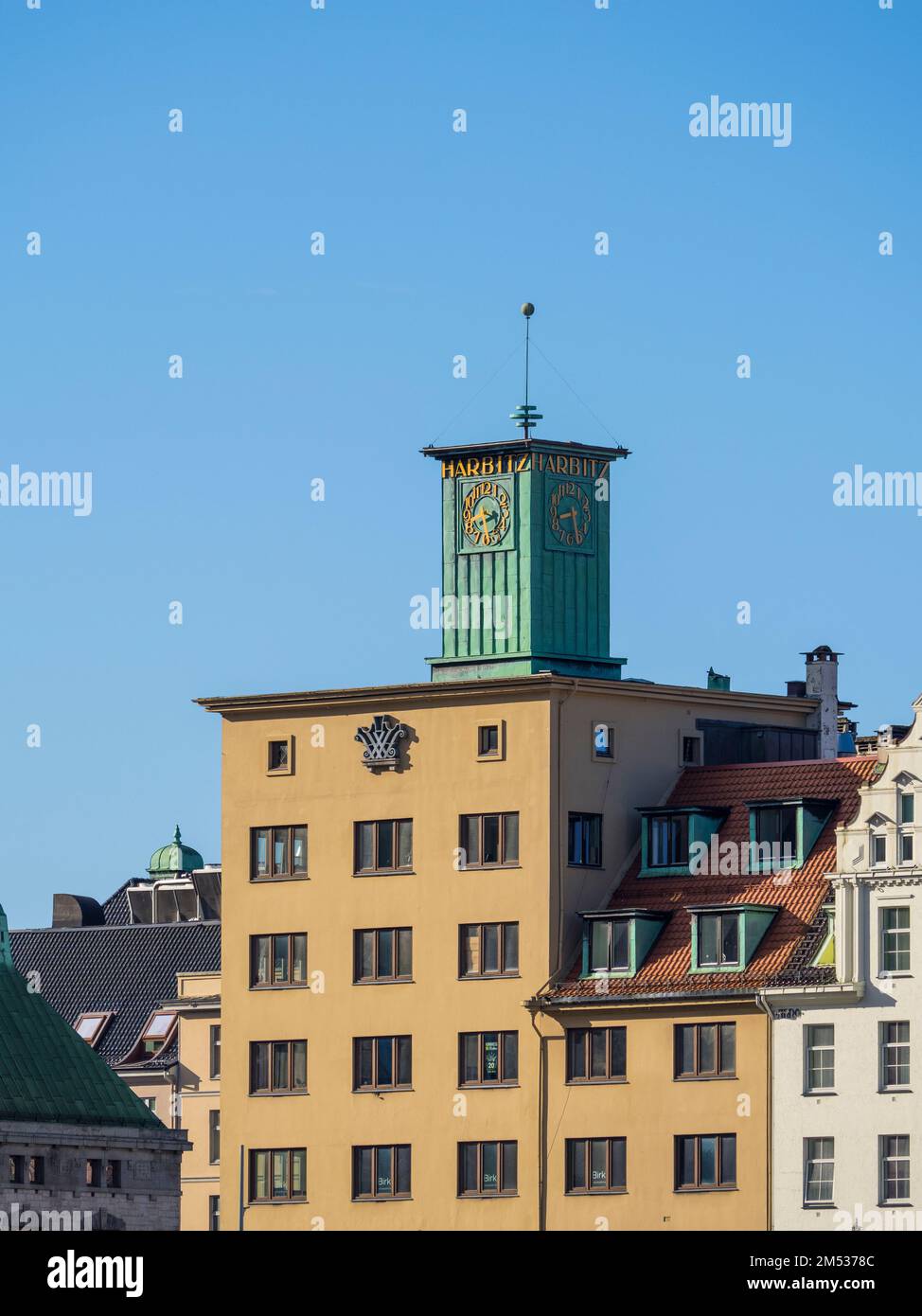 Harbitz Building mit Uhrturm, Bergen Waterfront, Bergen, Norwegen, Europa. Stockfoto