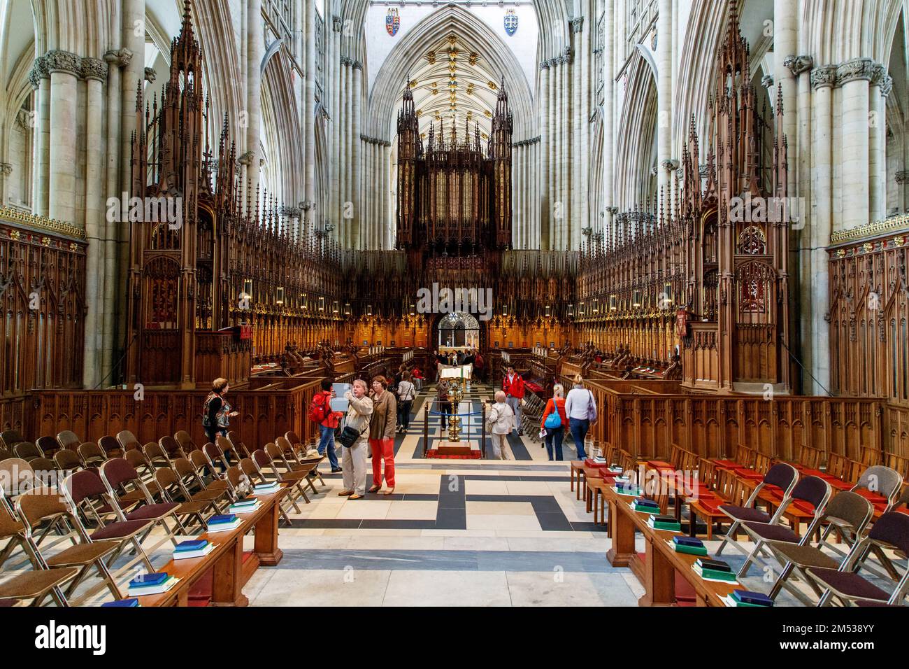 YORK, GROSSBRITANNIEN - 9. SEPTEMBER 2014: Dies sind die Chöre der Kathedrale, eine der größten Kathedralen in Nordeuropa. Stockfoto