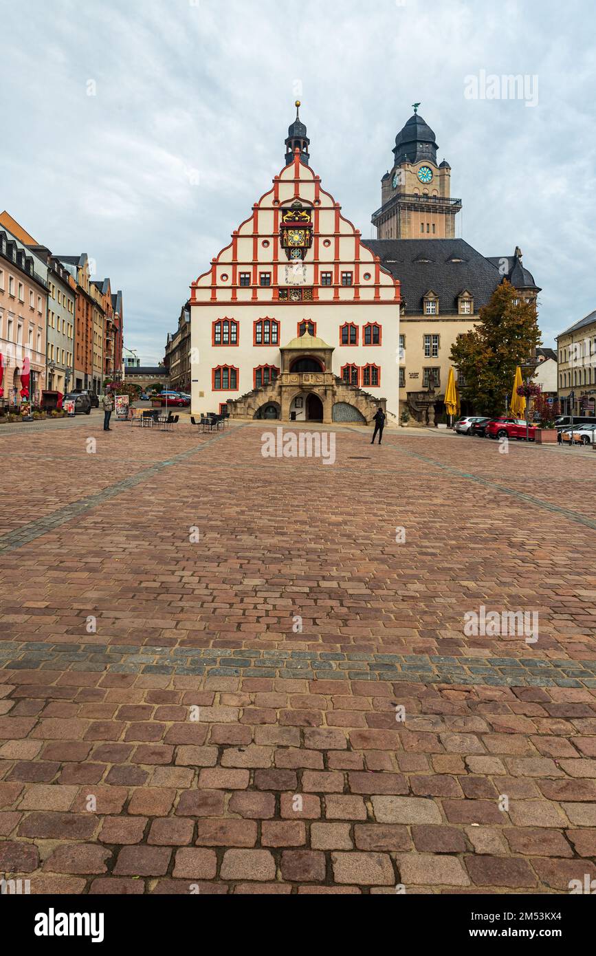 Altmarkt mit Rathaus in der Stadt Plauen im Herbstvormittag Stockfoto