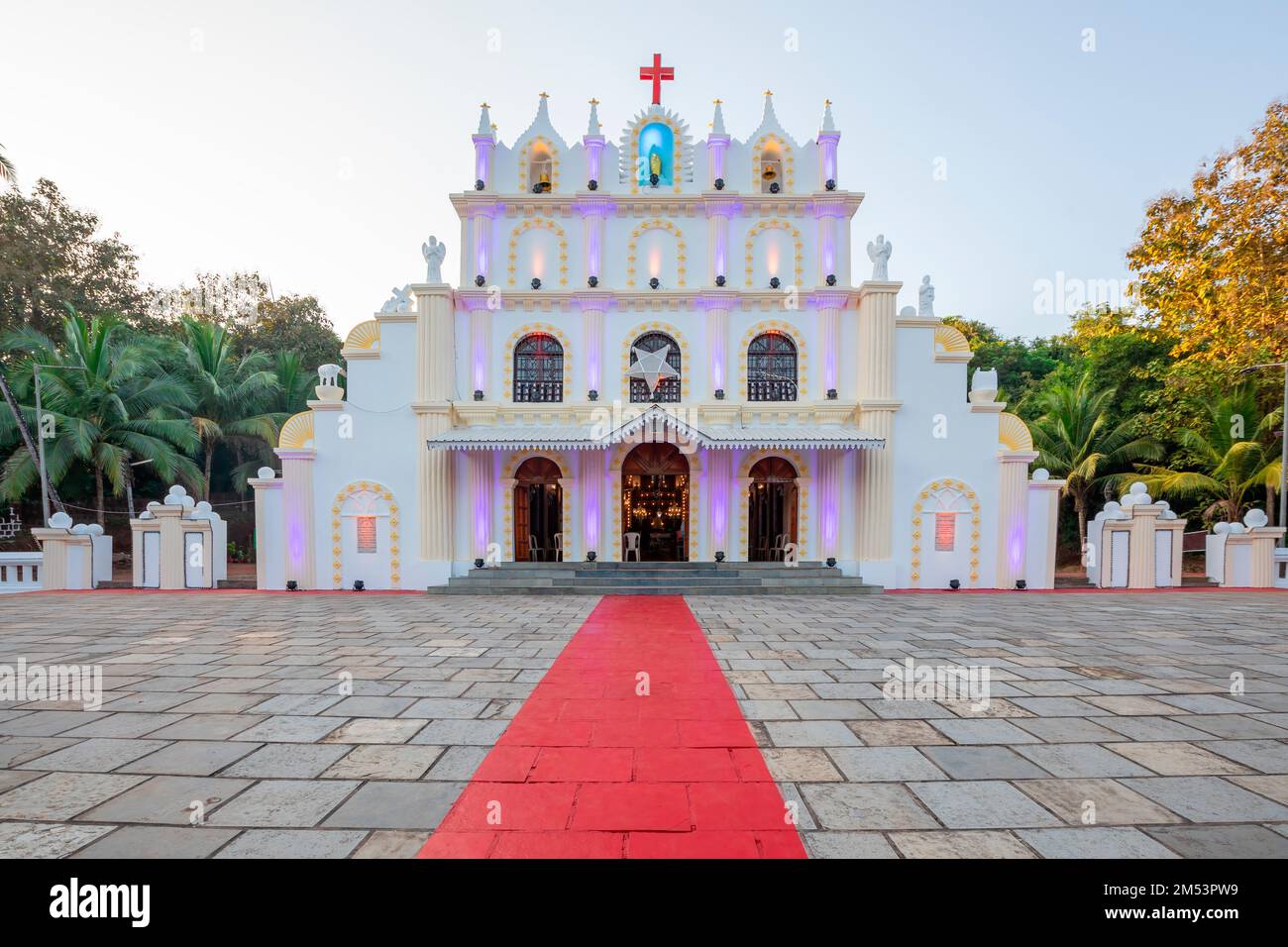 Devotte, Loutolim, Goa, Indien - Dezember 25. 2022 - Kapelle Mãe de Deus, die für ihre portugiesische Architektur und ihr kulturelles Erbe bekannt ist. Stockfoto