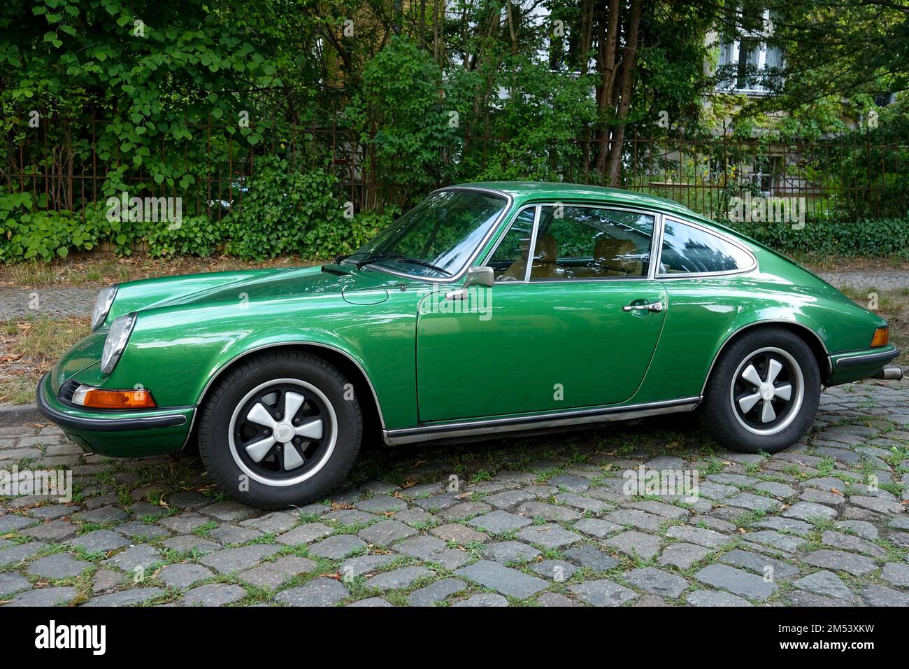 Grüner Porsche 911 Seitenansicht 1970er Veteran Car Deutscher Klassiker Stockfoto