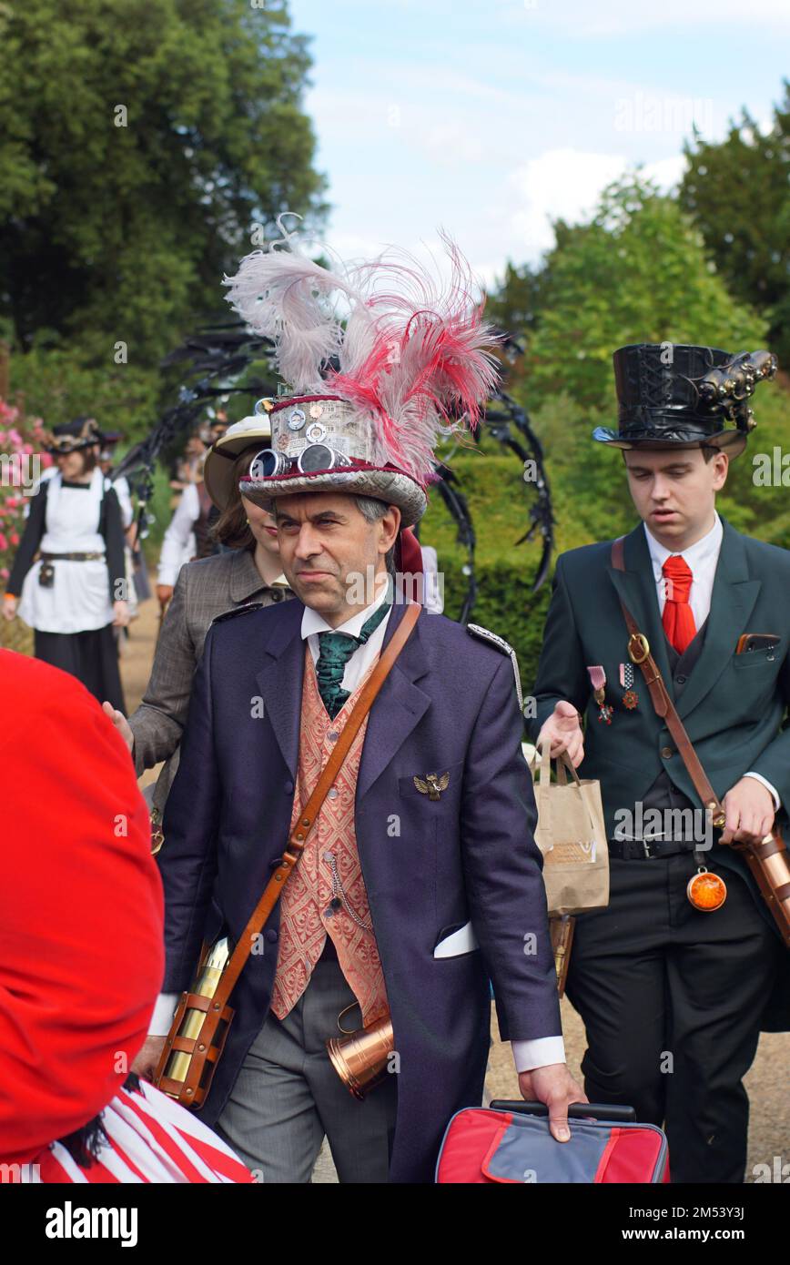 Das Steampunk Weekend nimmt an einer Parade im Belvoir Castle in Lincolnshire, England, Teil Stockfoto