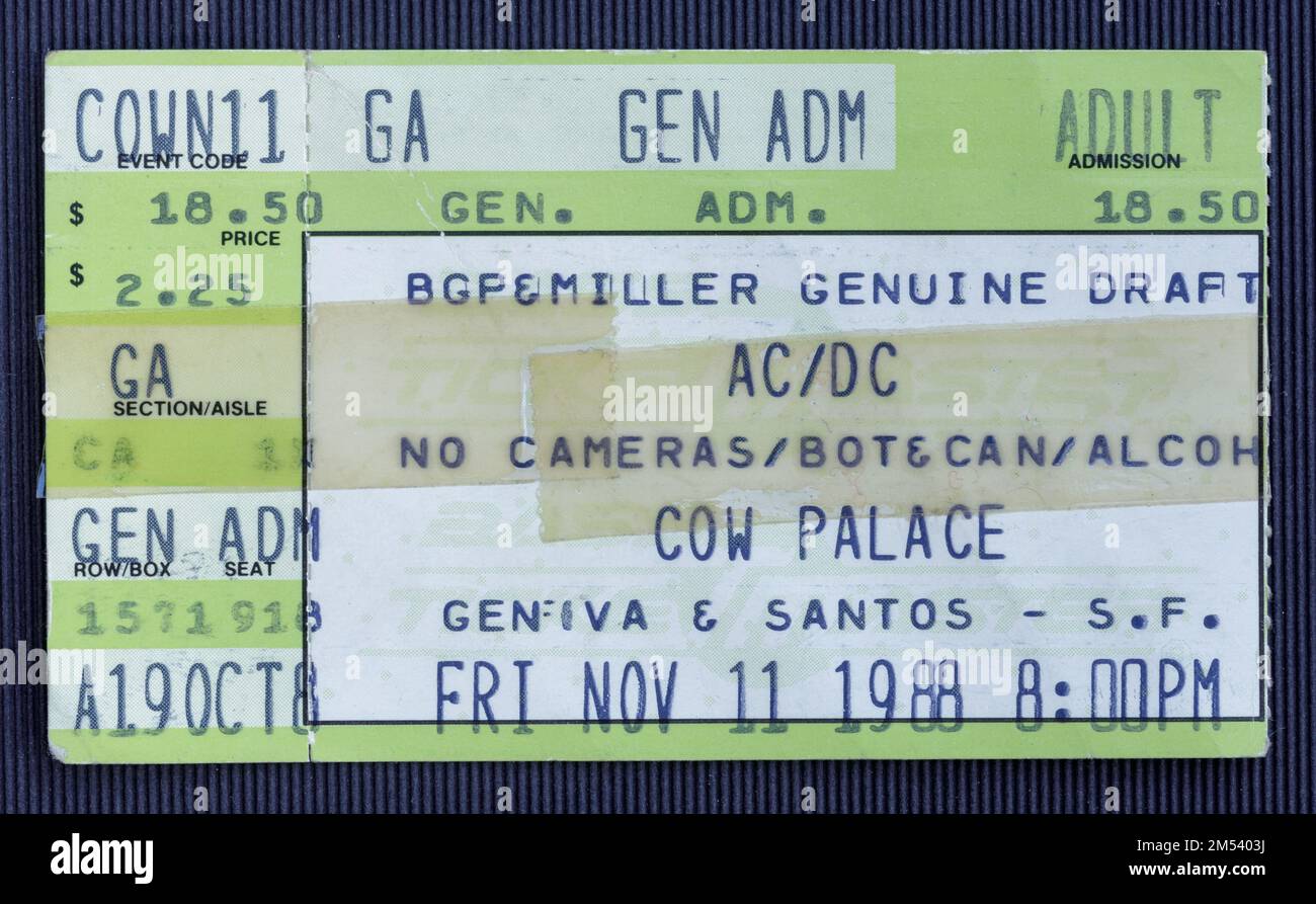 Daly City, Kalifornien - 11. November 1988 - Alte Eintrittskarte für das AC-DC-Konzert im Cow Palace Stockfoto