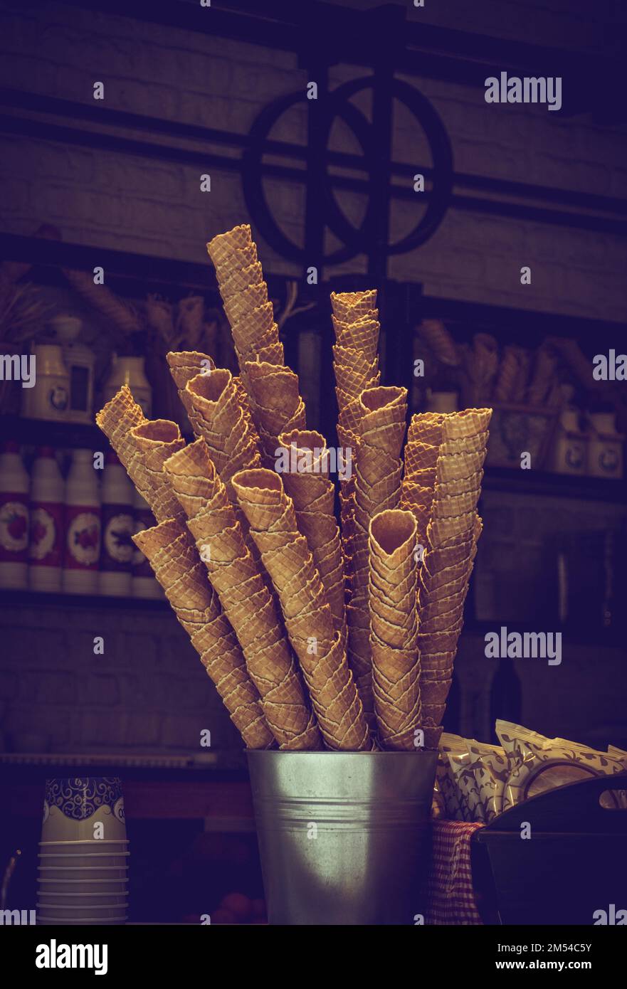 Leere Waffel Eistüten in der Ansicht Stockfoto