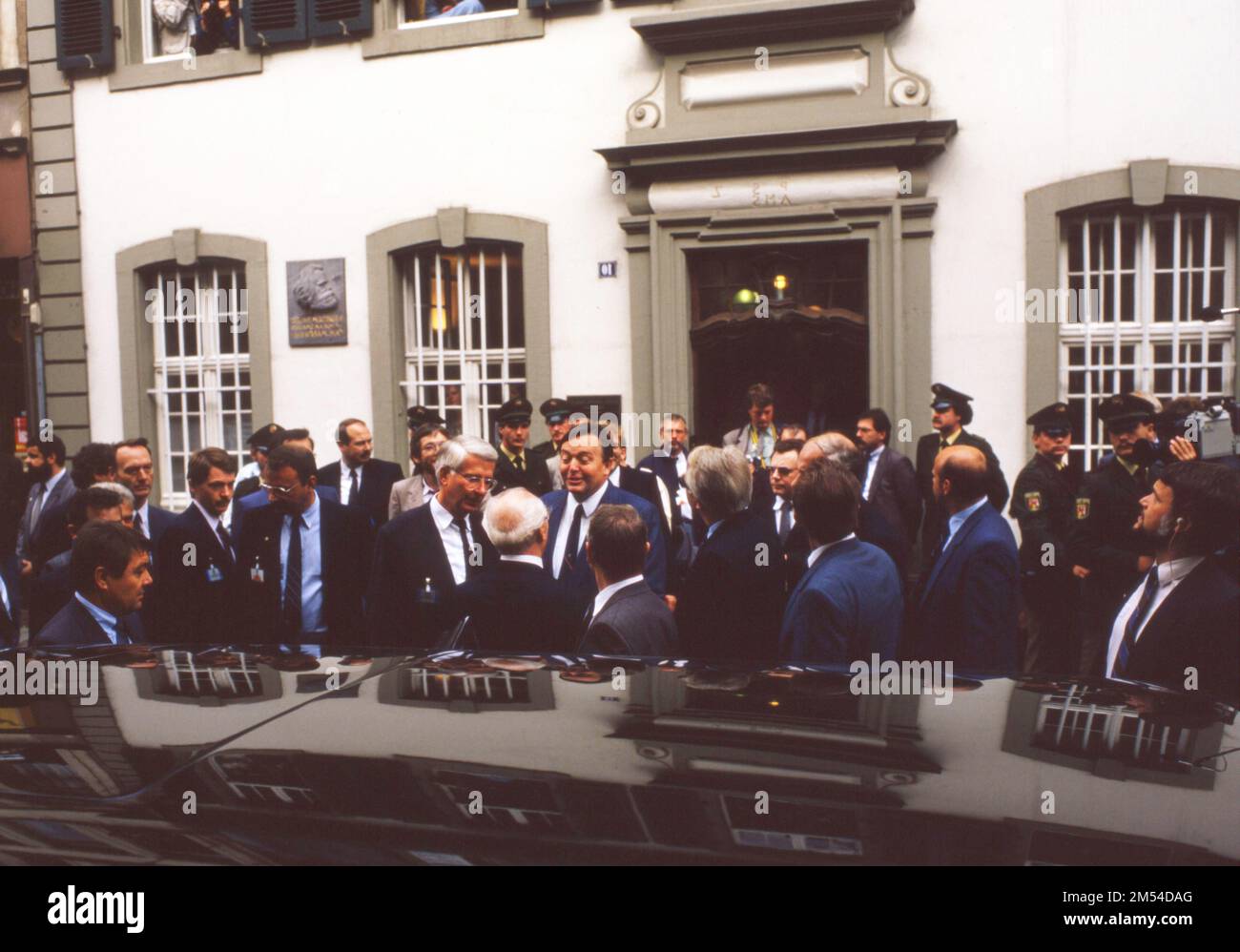 Trier. Honeckers Besuch im Karl-Marx-Haus am 10. September 1987. Erich Honecker (ca. Mitte) Holger Boerner hinter ihm Stockfoto