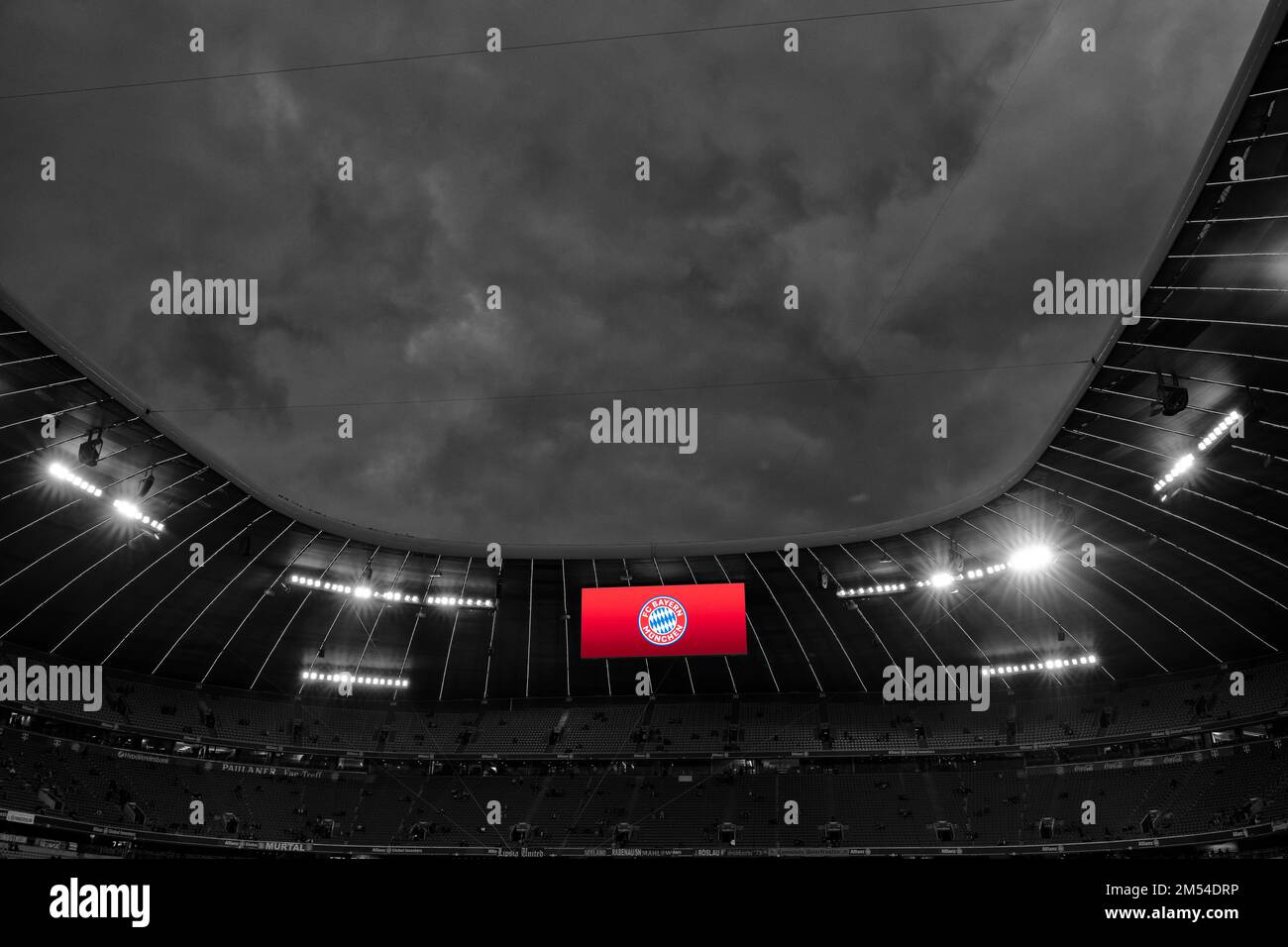 Stürmische Atmosphäre über der Allianz Arena, Unwetter, München, Bayern, Deutschland Stockfoto