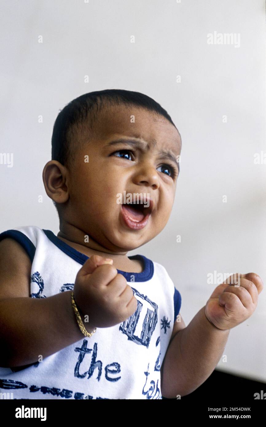 Ein südindischer 20 Monate alter Junge Ashwin mit süßem Gesichtsausdruck, Karnataka, Südindien, Indien, Asien Stockfoto