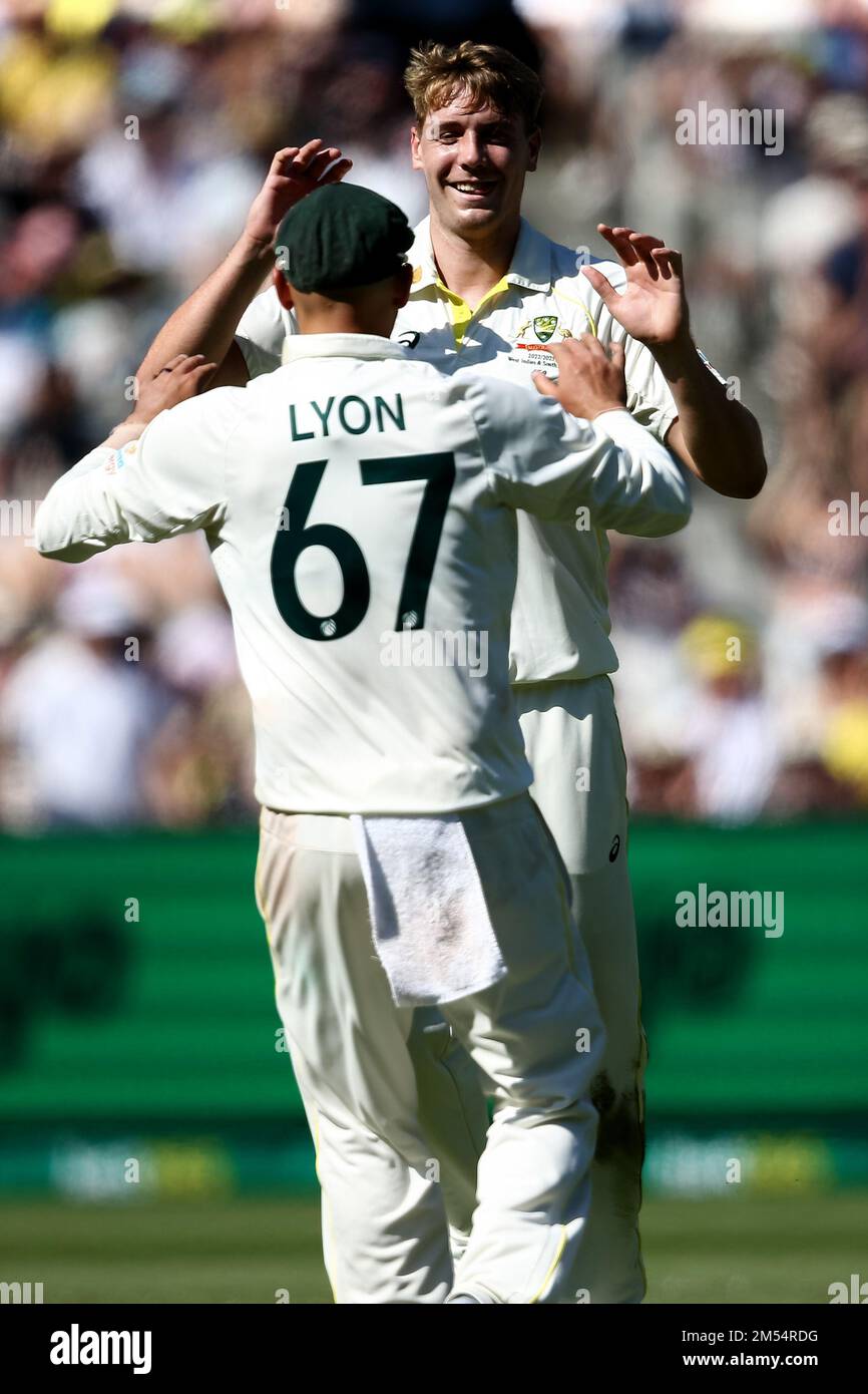 Melbourne, Australien, 26. Dezember 2022. Cameron Green of Australia feiert ein weiteres Wicket während des Testspiels zwischen Australien und Südafrika am zweiten Weihnachtsfeiertag auf dem Melbourne Cricket Ground am 26. Dezember 2022 in Melbourne, Australien. Kredit: Dave Hewison/Speed Media/Alamy Live News Stockfoto