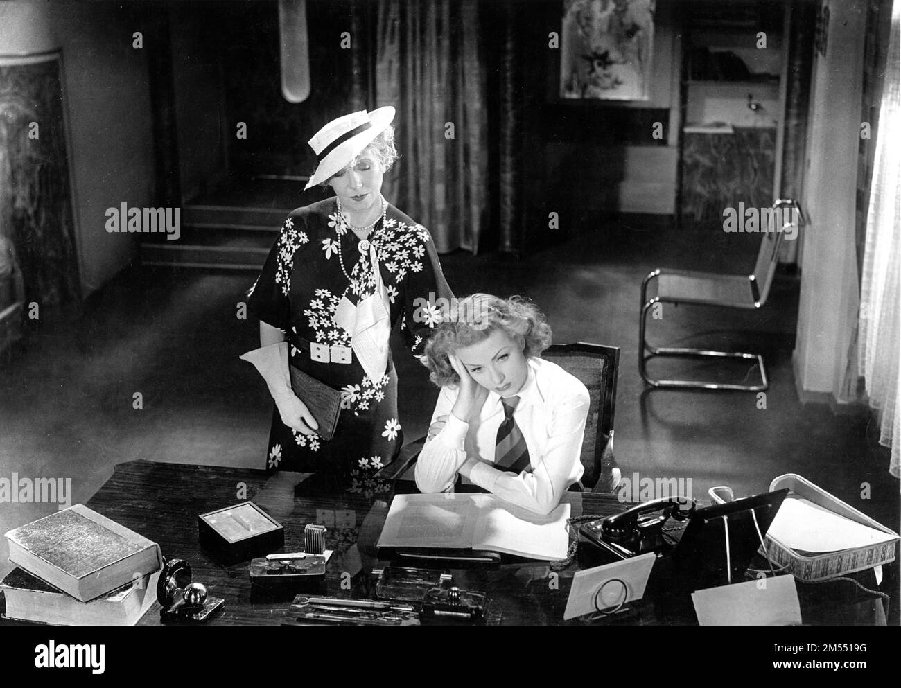 MARGUERITE TEMPLEY und DANIELLE DARRIUEX in UN MAUVAIS GARCON 1936 Regisseur / Drehbuch JEAN BOYER L'Alliance Cinematographique Europeenne (ACE) Stockfoto