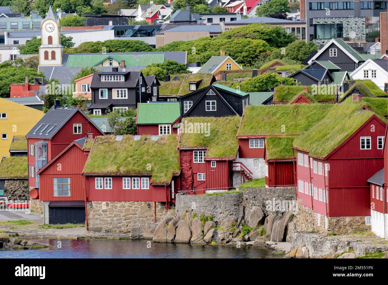 Blick auf die Altstadt von torshavn vom Hafen Stockfoto