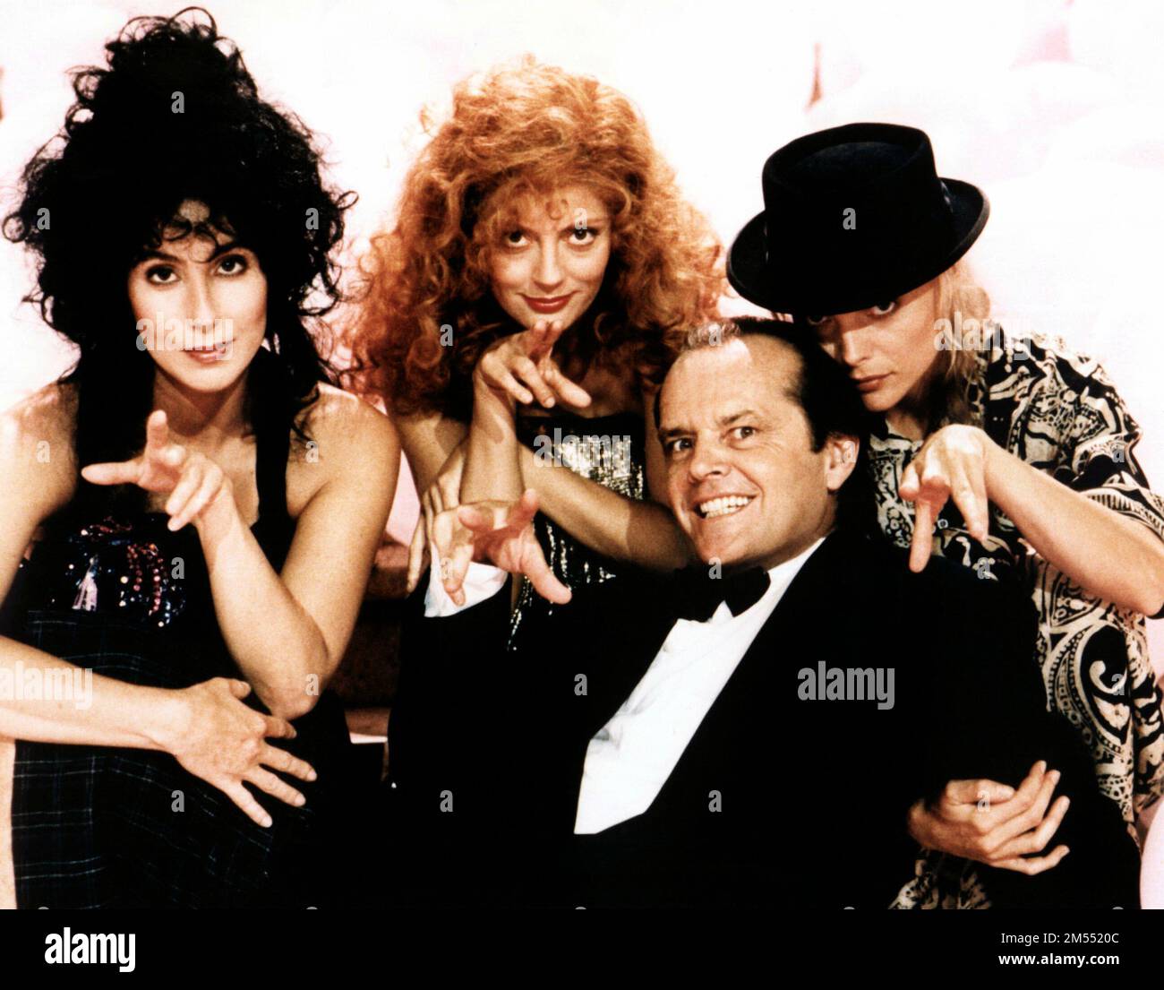 SUSAN SARANDON, MICHELLE PFEIFFER, JACK NICHOLSON UND CHER IN DEN HEXEN VON EASTWICK (1987), REGIE GEORGE MILLER. Kredit: WARNER BROTHERS / Album Stockfoto