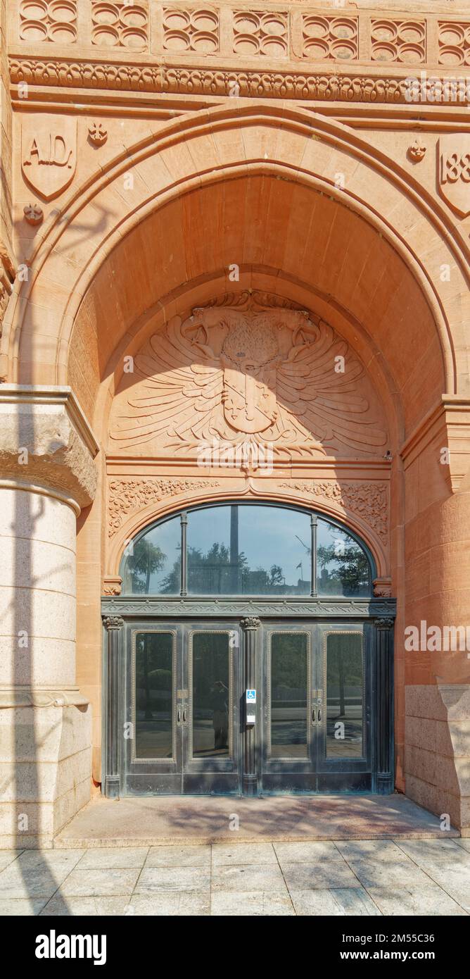 Das historische Gebäude der Society for Savings Building, Clevelands höchstes Gebäude im Jahr 1890, ist mit dem Key Tower verbunden, dem derzeit höchsten Gebäude der Stadt (2022). Stockfoto
