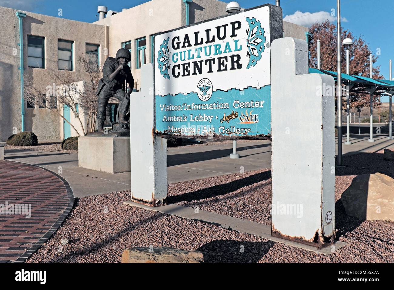 Das Gallup Cultural Center an der Route 66 in Gallup, New Mexico, im historischen renovierten Santa Fe Depot. Stockfoto