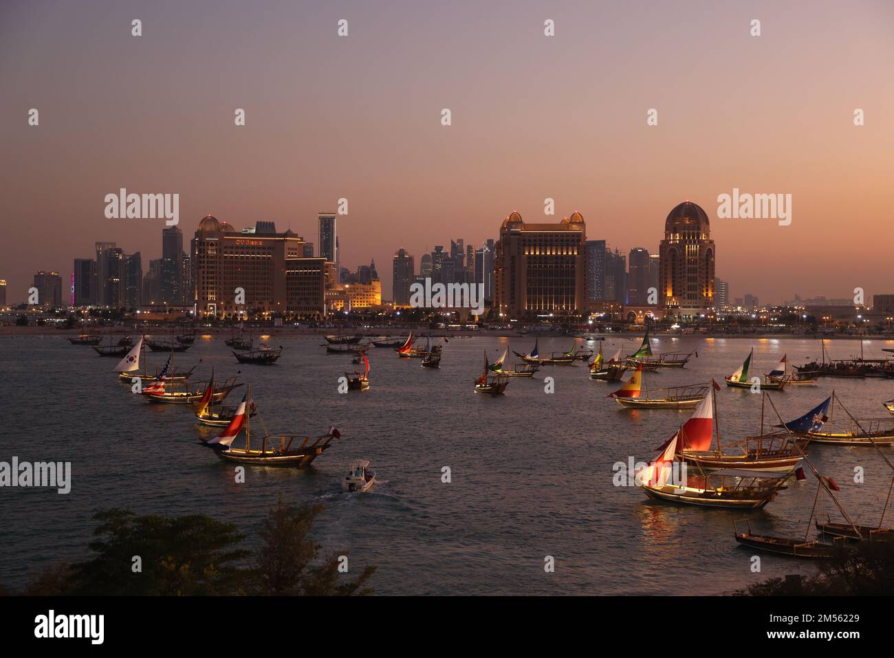 Das Katara International Dhow Festival ist ein jährliches Kulturfestival, inspiriert von Katars reichem maritimen Erbe Doha Qatar 01-12-2022 Stockfoto