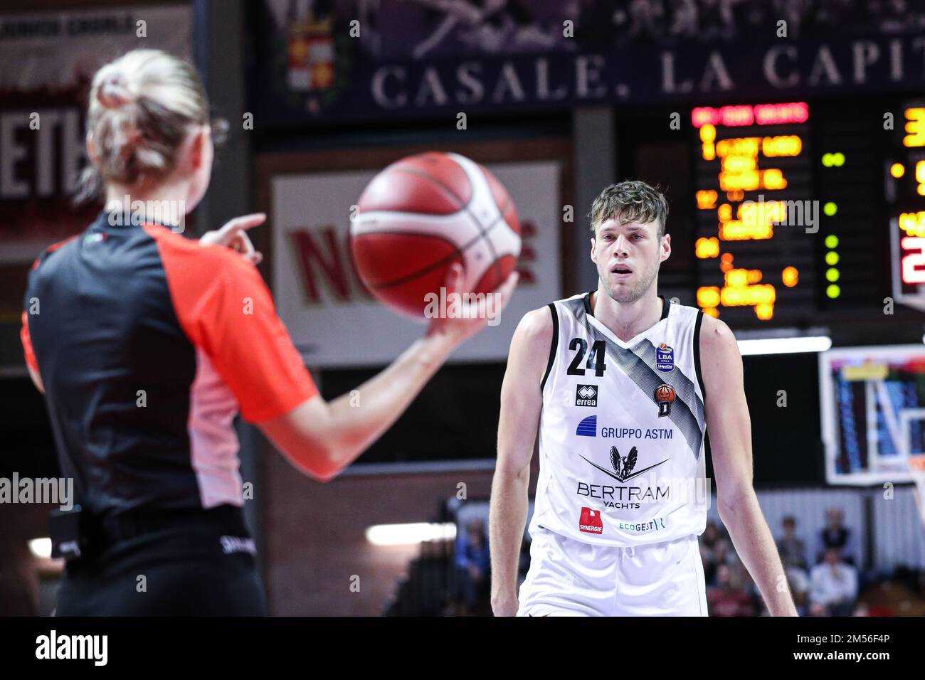 Italien Casale (AL) 26-12-2022 Daum Mike gewinnt während des Spiels der italienischen Basketballmeisterschaft A1 Bertram Derthona Basket Tortona vs NutriBullet Treviso (90-95) Treviso Credit: Norberto Maccagno/Alamy Live News Stockfoto