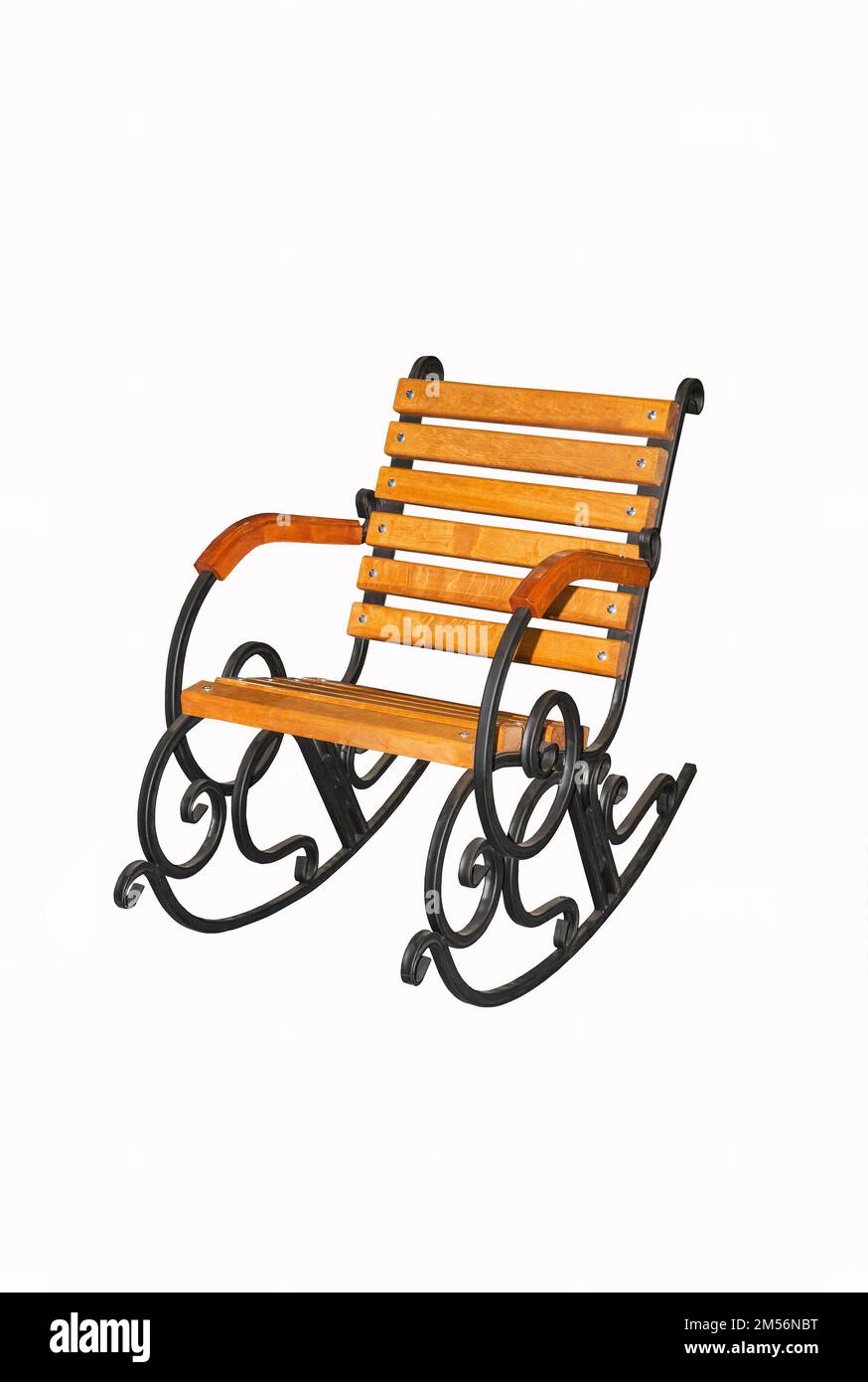 Schmiedeeiserner Schaukelstuhl auf weißem Hintergrund. Innenelement Stockfoto