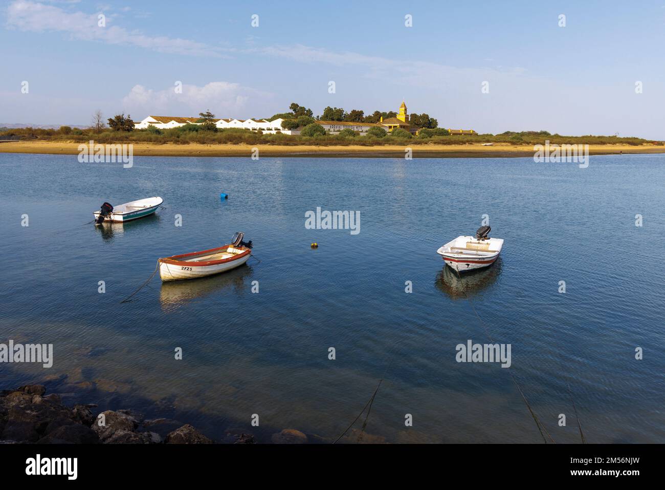 Tavira, Algarve, Portugal. Blick auf den Gilao River. Stockfoto