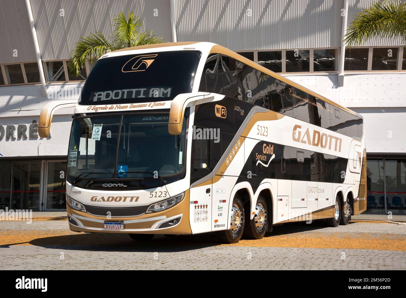 Busfahrzeug Comil Campione Invictus DD Volvo B450R 2022 auf Ausstellung beim Bus Brasil Fest 2022 Show, in der Stadt Barueri. Stockfoto