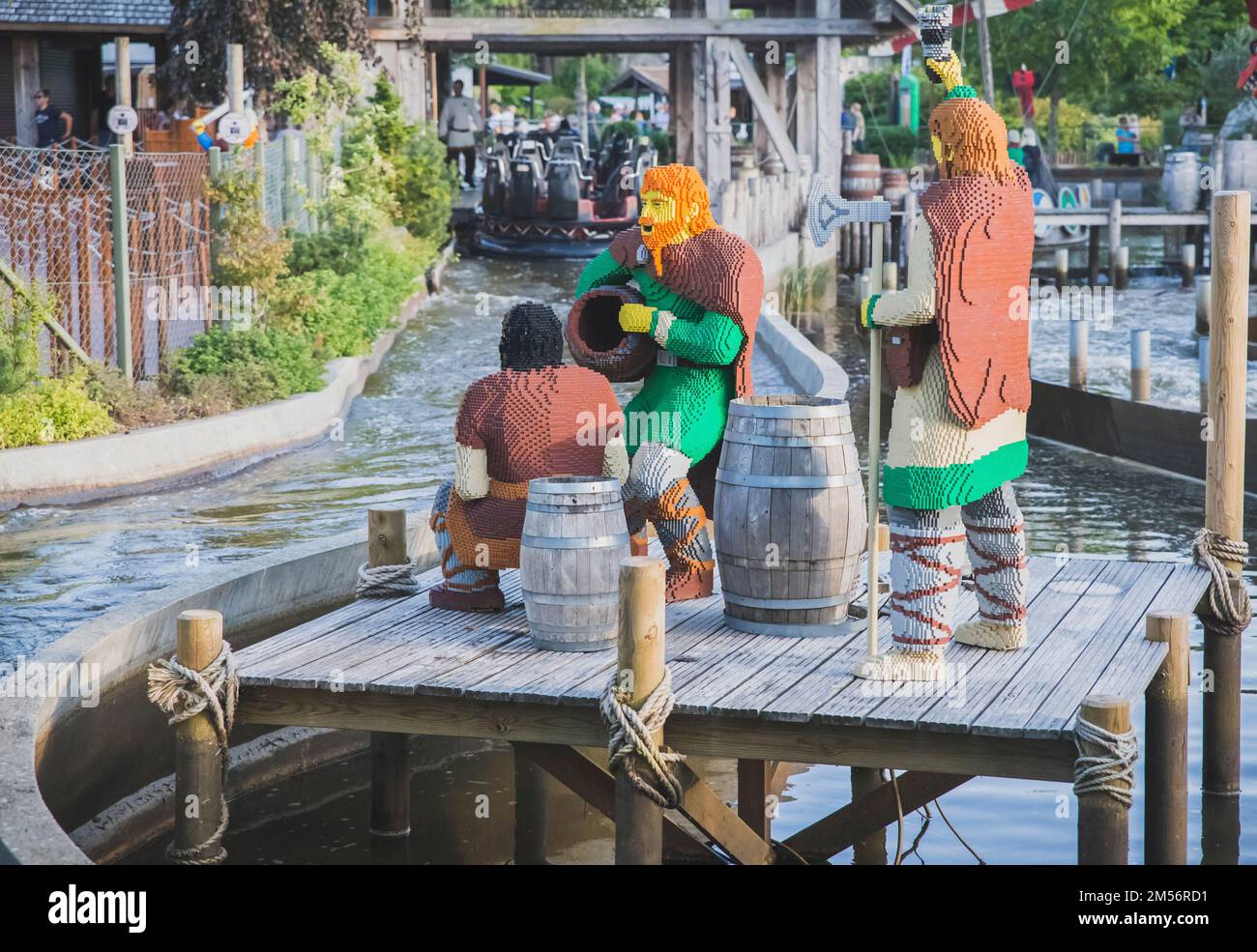 Wikinger aus Baumeister in einer Wasserattraktion in Legoland Stockfoto