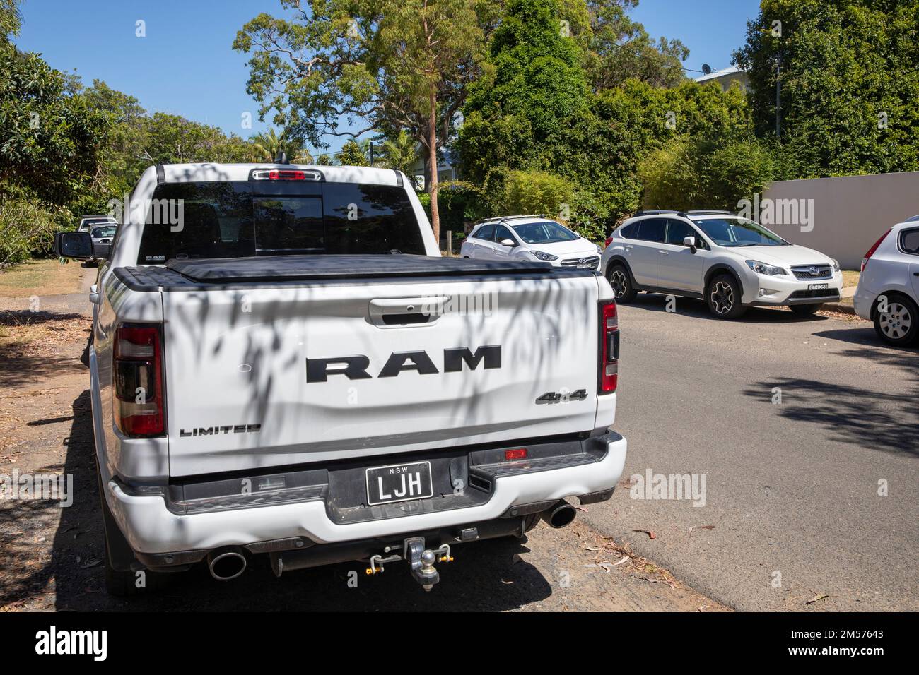 2021 Modell weiß RAM 1500 Nutzfahrzeug in Palm Beach Sydney, Australien, mit personalisiertem Nummernschild, Australien Stockfoto