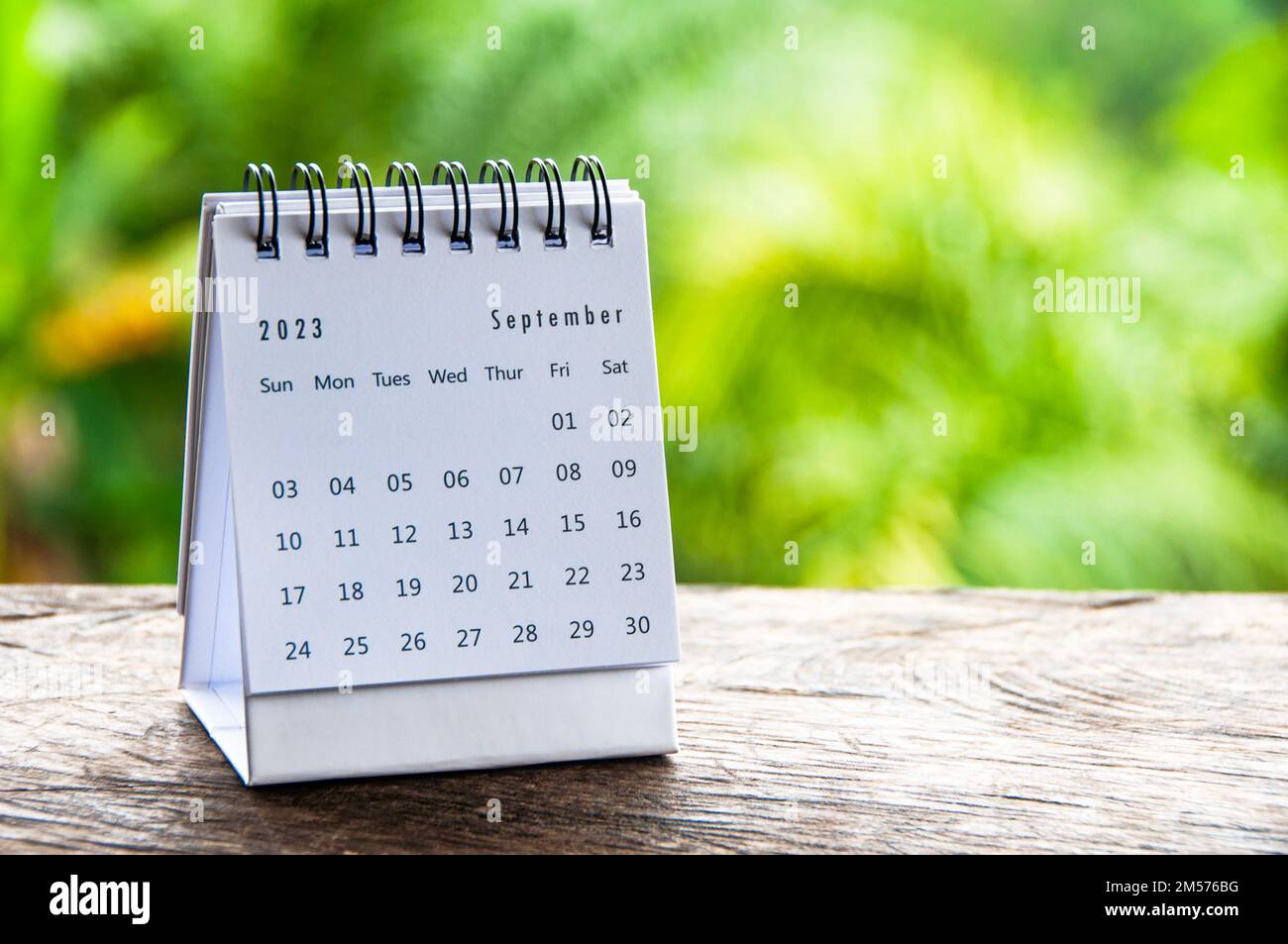 Tischkalender für September 2023 mit anpassbarem Platz für Text oder Ideen. Kalenderkonzept und Kopierbereich. Stockfoto