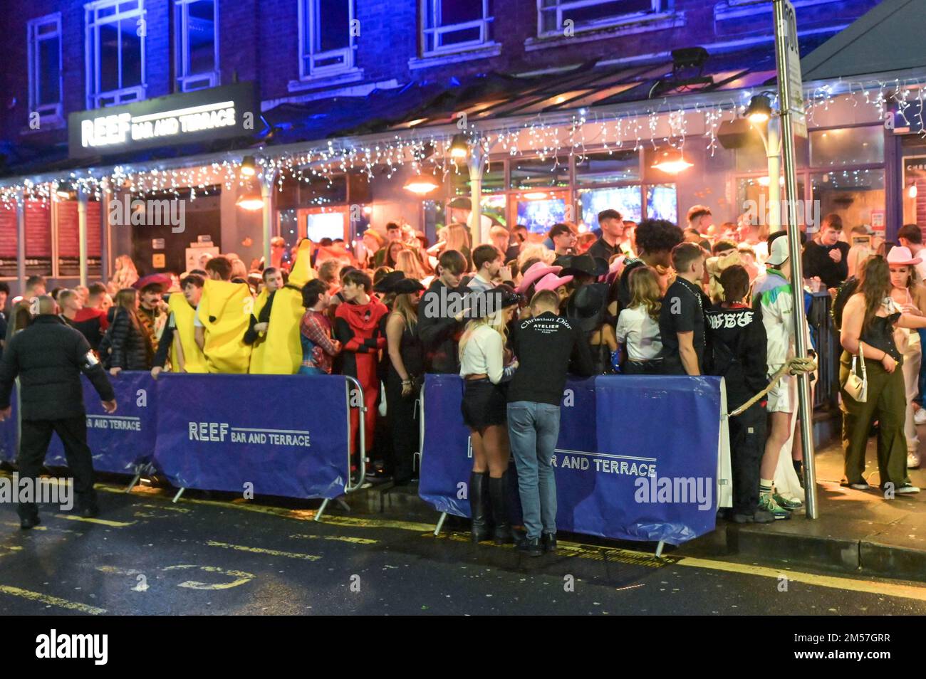 Popworld perücke Fotos und Bildmaterial in hoher Auflösung Alamy