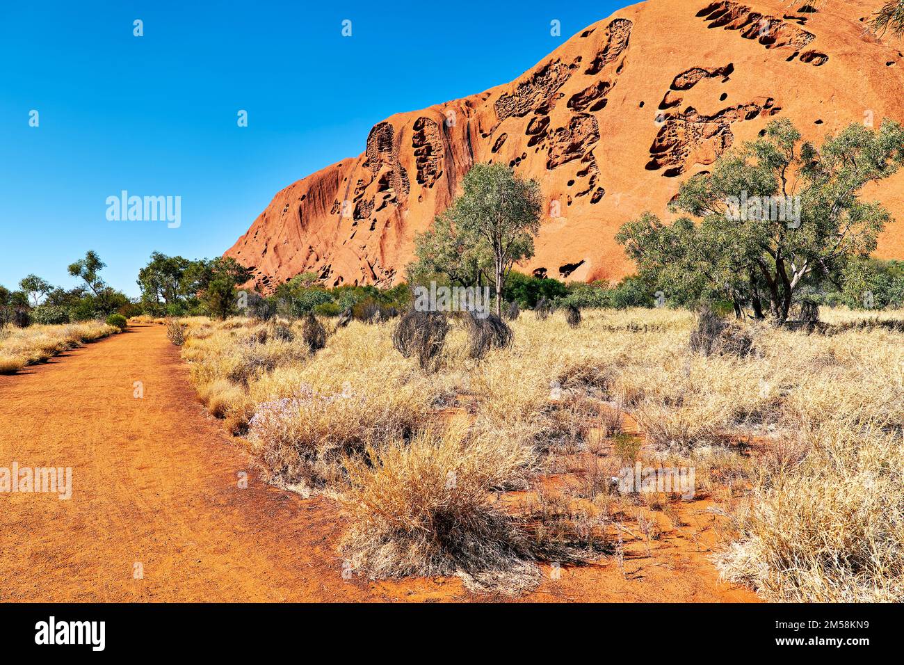 Wandern um den Uluru Ayers Rock. Nördliches Territorium. Australien Stockfoto