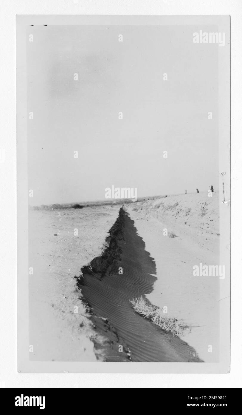Originaltitel: "ECW - Torres-Martinez - Flutschutzgraben." 1936 - 1942. Pazifikregion (Riverside, Kalifornien). Fotodruck. Innenministerium. Büro für Indianerangelegenheiten. Missionsbehörde. 11/15/1920-6/17/1946. Fotos Stockfoto