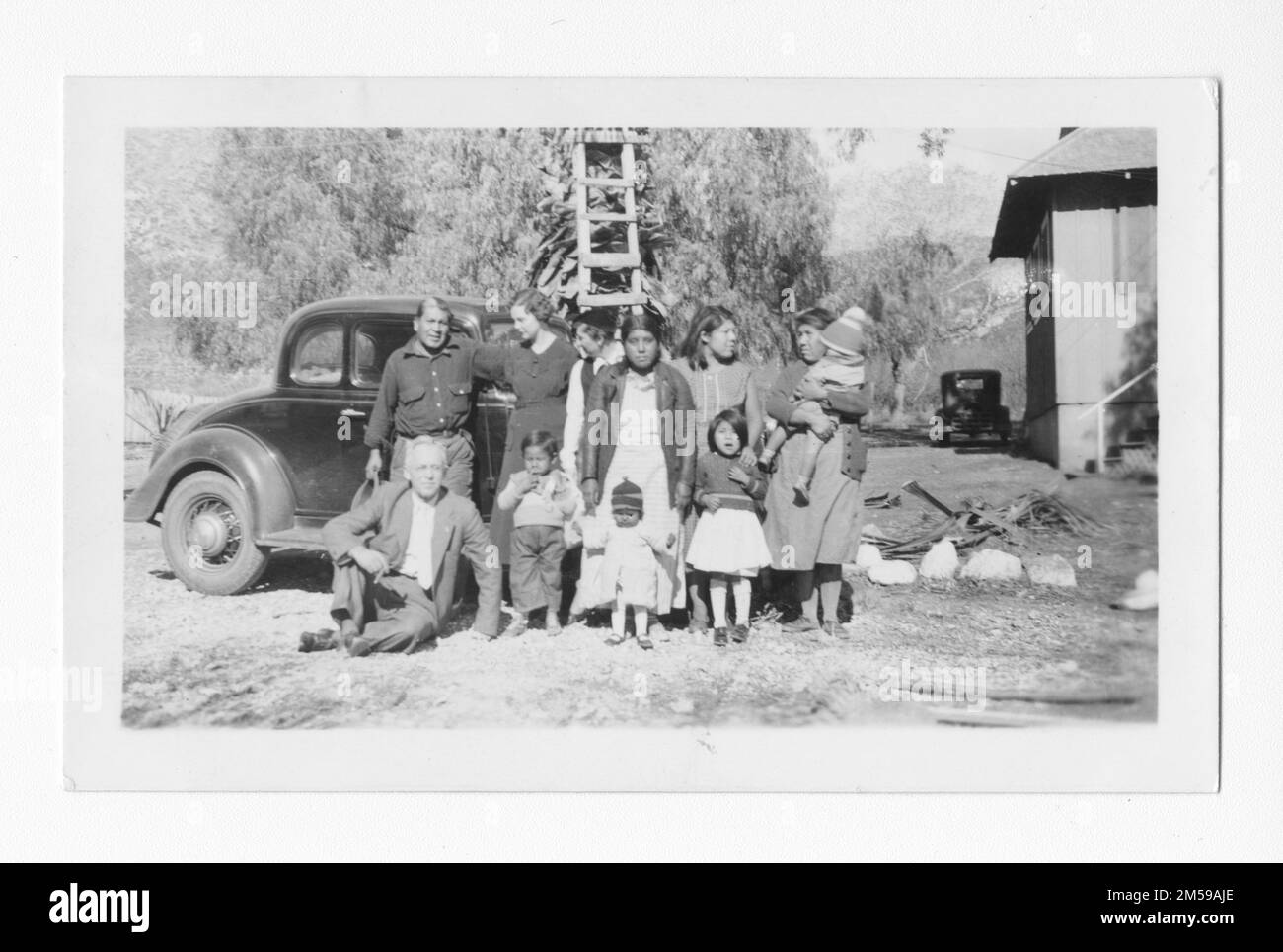 Originaltitel: 'County Health Officer und die leitende Krankenschwester aus Riverside County gab 58 komplette Serie Typhus-Serum zur Vorbeugung von Typhus. 1935." 1936 - 1942. Pazifikregion (Riverside, Kalifornien). Fotodruck. Innenministerium. Büro für Indianerangelegenheiten. Missionsbehörde. 11/15/1920-6/17/1946. Fotos Stockfoto