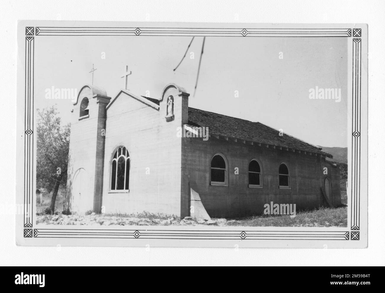 Originaltitel: '26. April 1938 katholische Kirche. Soboba Ind Reservierung“. 1936 - 1942. Pazifikregion (Riverside, Kalifornien). Fotodruck. Innenministerium. Büro für Indianerangelegenheiten. Missionsbehörde. 11/15/1920-6/17/1946. Fotos Stockfoto