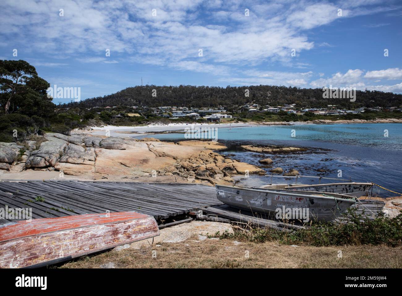 Die Felsen und der Sand in Bicheno, an der Ostküste Tasmaniens, Australien, Stockfoto