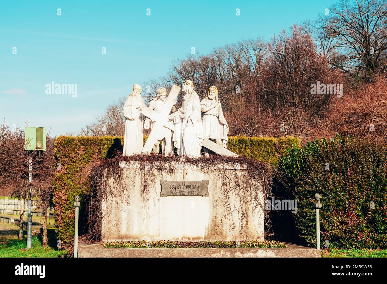 2. Stationen des Kreuzes, Jesus erhält sein Kreuz, Wallfahrtsort, Himmelfahrt der Jungfrau Maria. Marija Bistrica, Kroatien Stockfoto