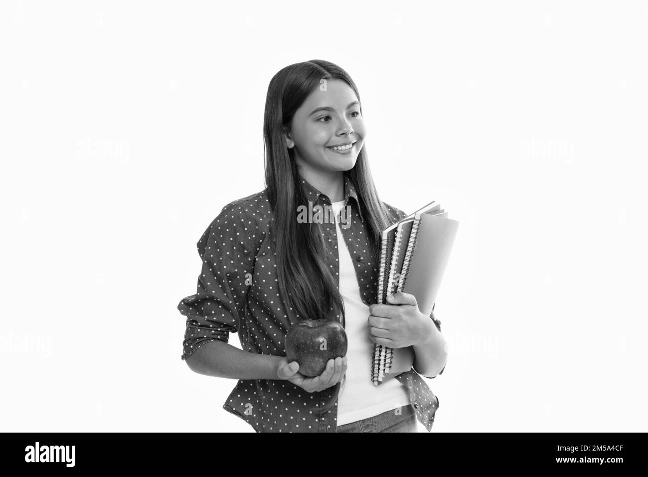 Happy Kid halten Schule Copybook für das Studium und Apfel-Mittagessen isoliert auf weiß, Kindheit Stockfoto