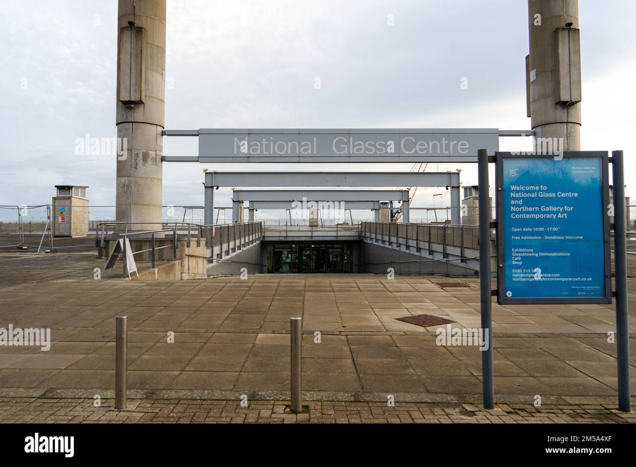 Außenansicht des National Glass Centre - Galerie, Museum und Werkstätten sowie die Northern Gallery for Contemporary Art in Sunderland, Großbritannien Stockfoto