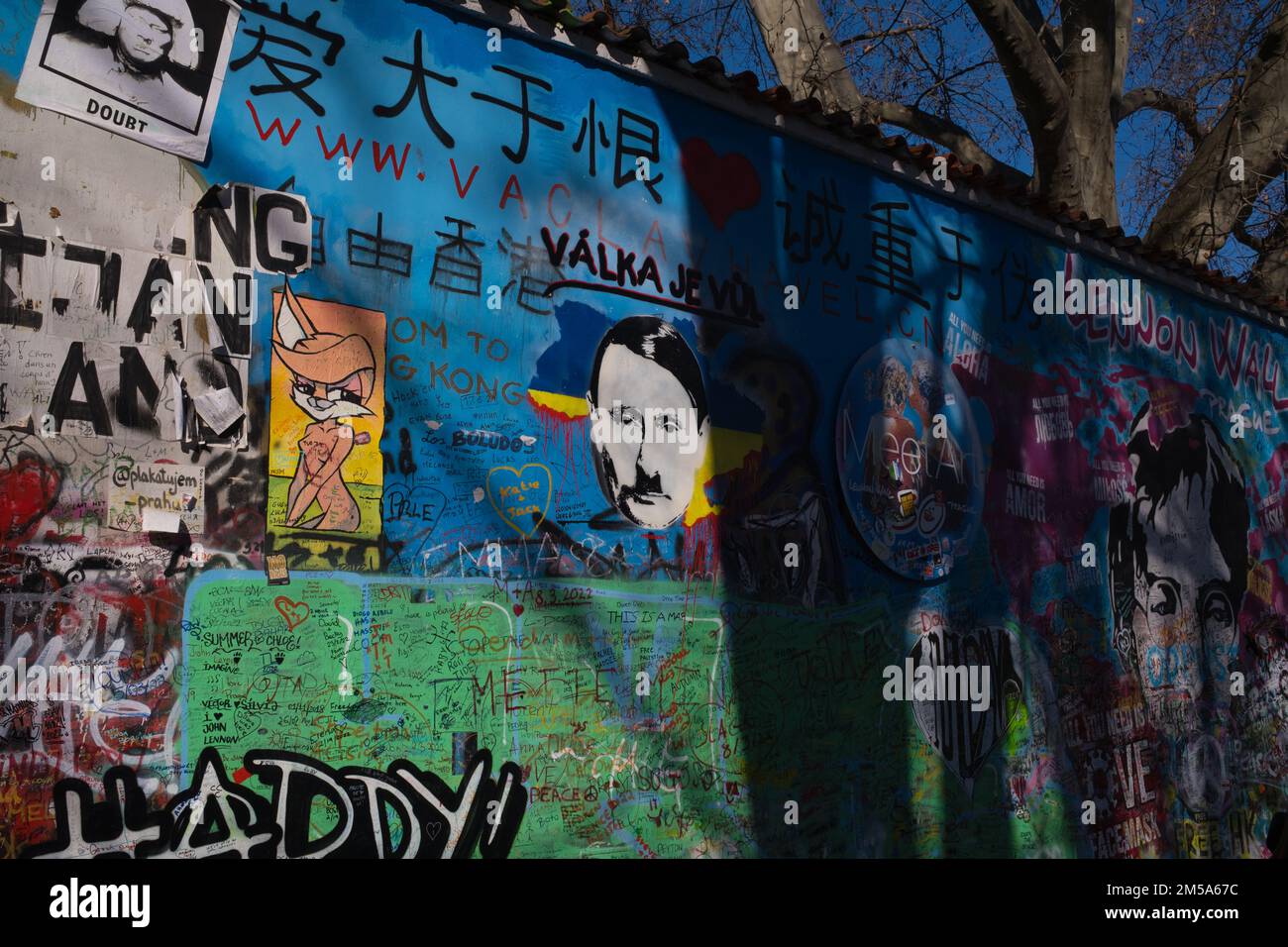 Graffiti von Putin als Hitler in Prag Stockfoto