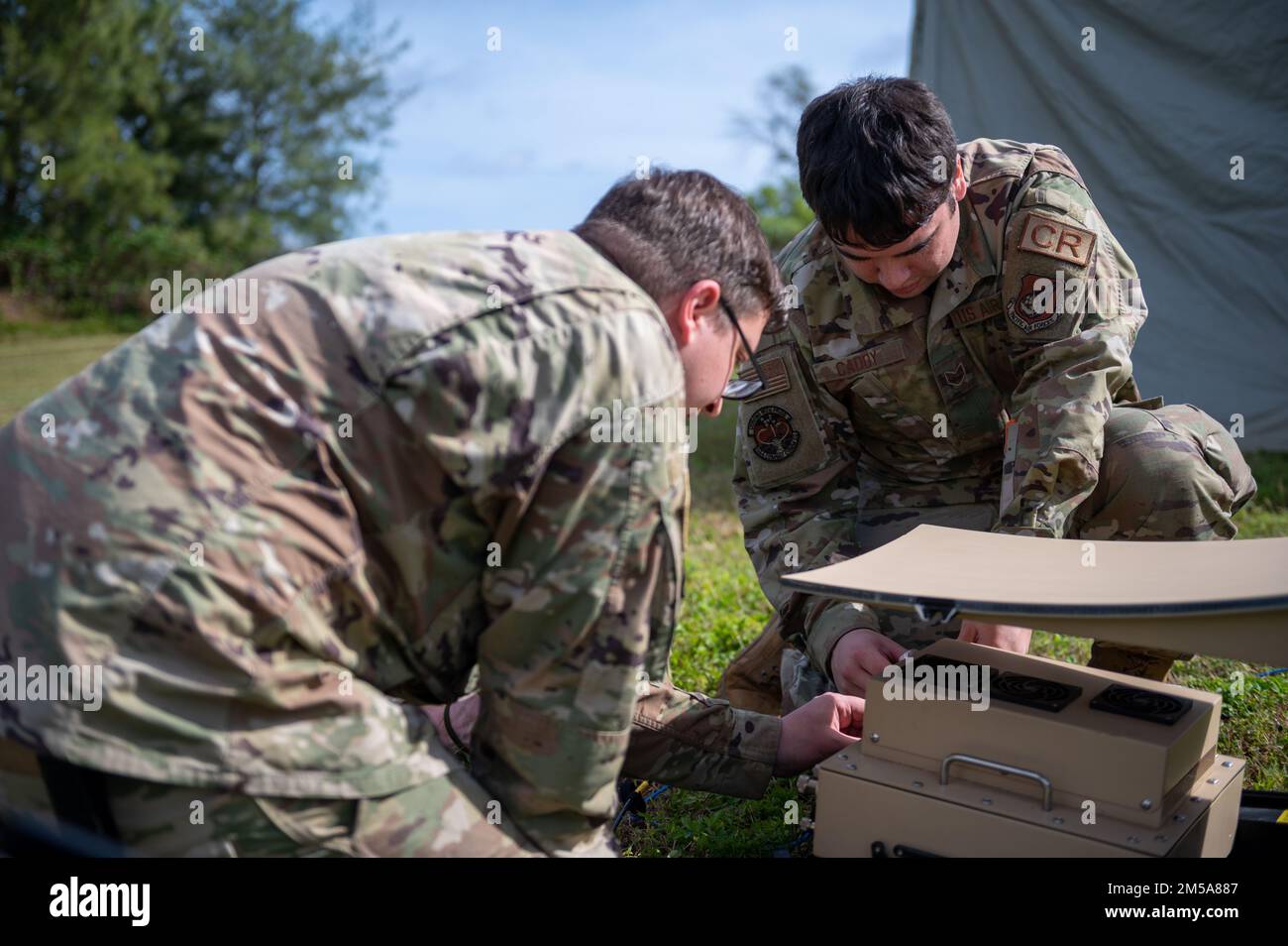 Kommunikations flyaway kit -Fotos und -Bildmaterial in hoher Auflösung ...