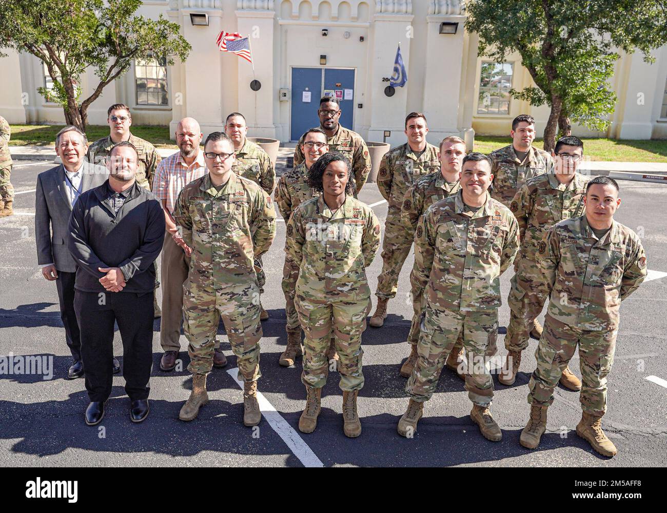 690-cyberspace-control-squadron-nimmt-am-15-februar-2022-in-port-san