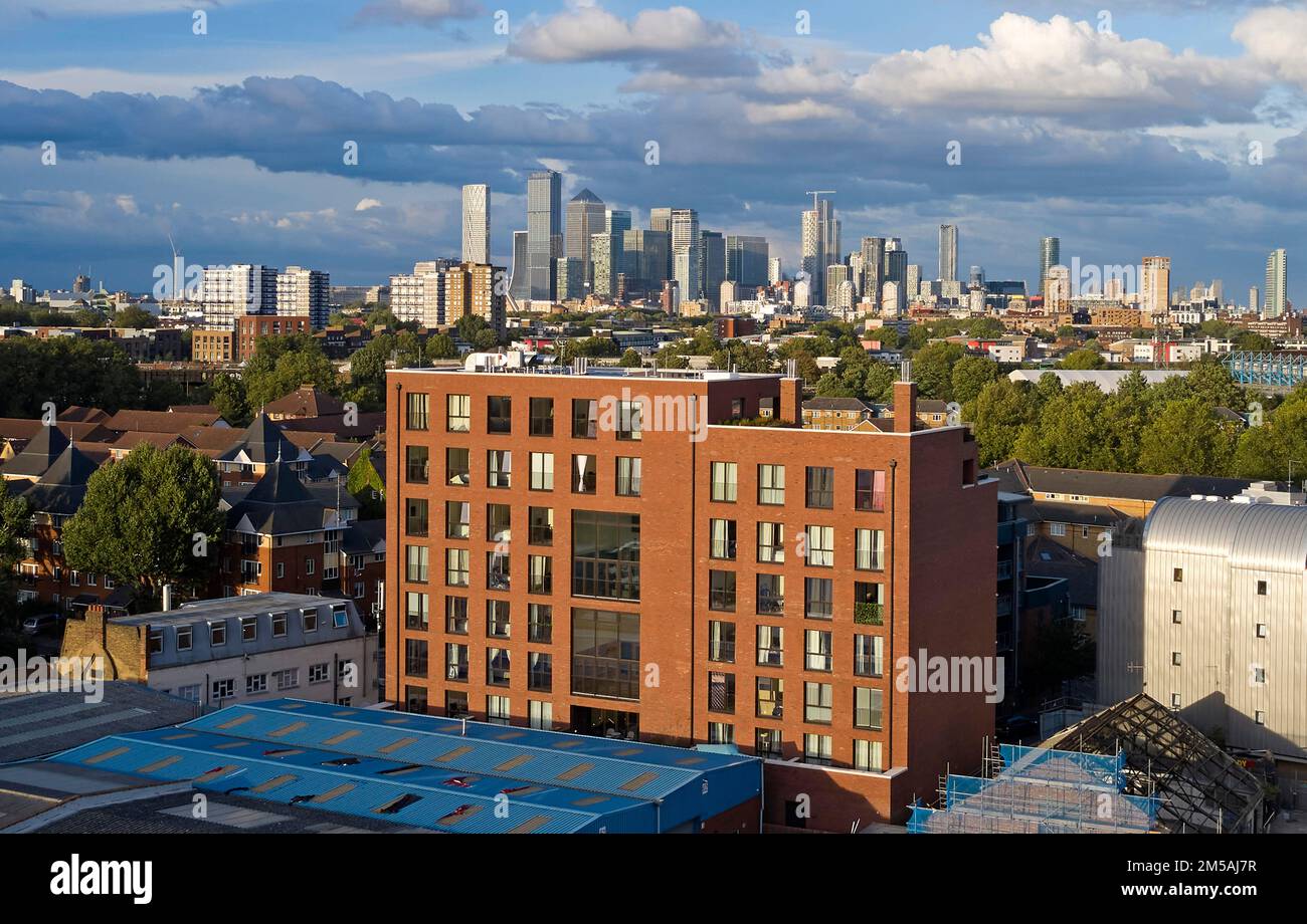 Luftaufnahme von hinten. Varcoe Road, London, Vereinigtes Königreich. Architekt: Maccreanor Lavington, 2020. Stockfoto