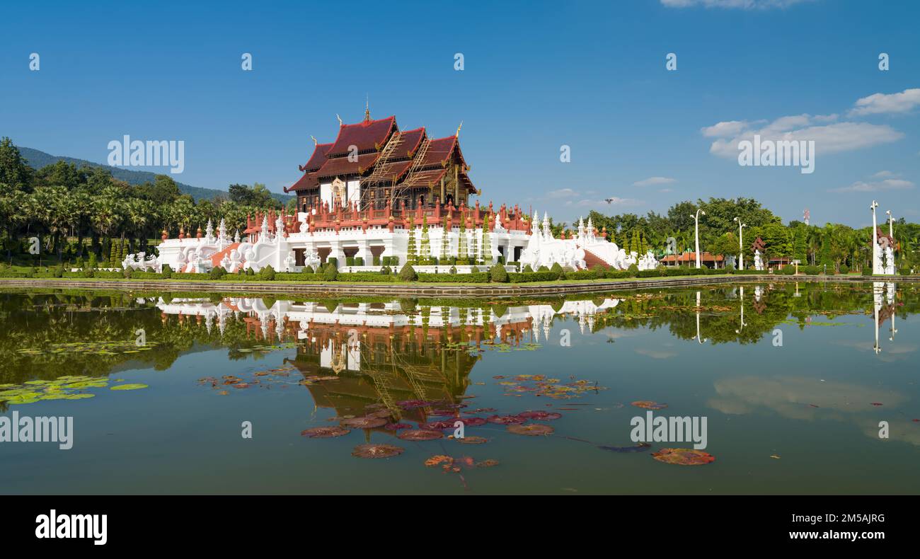 Provinz Chiang Mai, Royal Flora Ratchaphruek Park. Der Tempel des Großen Pavillons (Hor kam Luang). Chiang Mai, Thailand Stockfoto