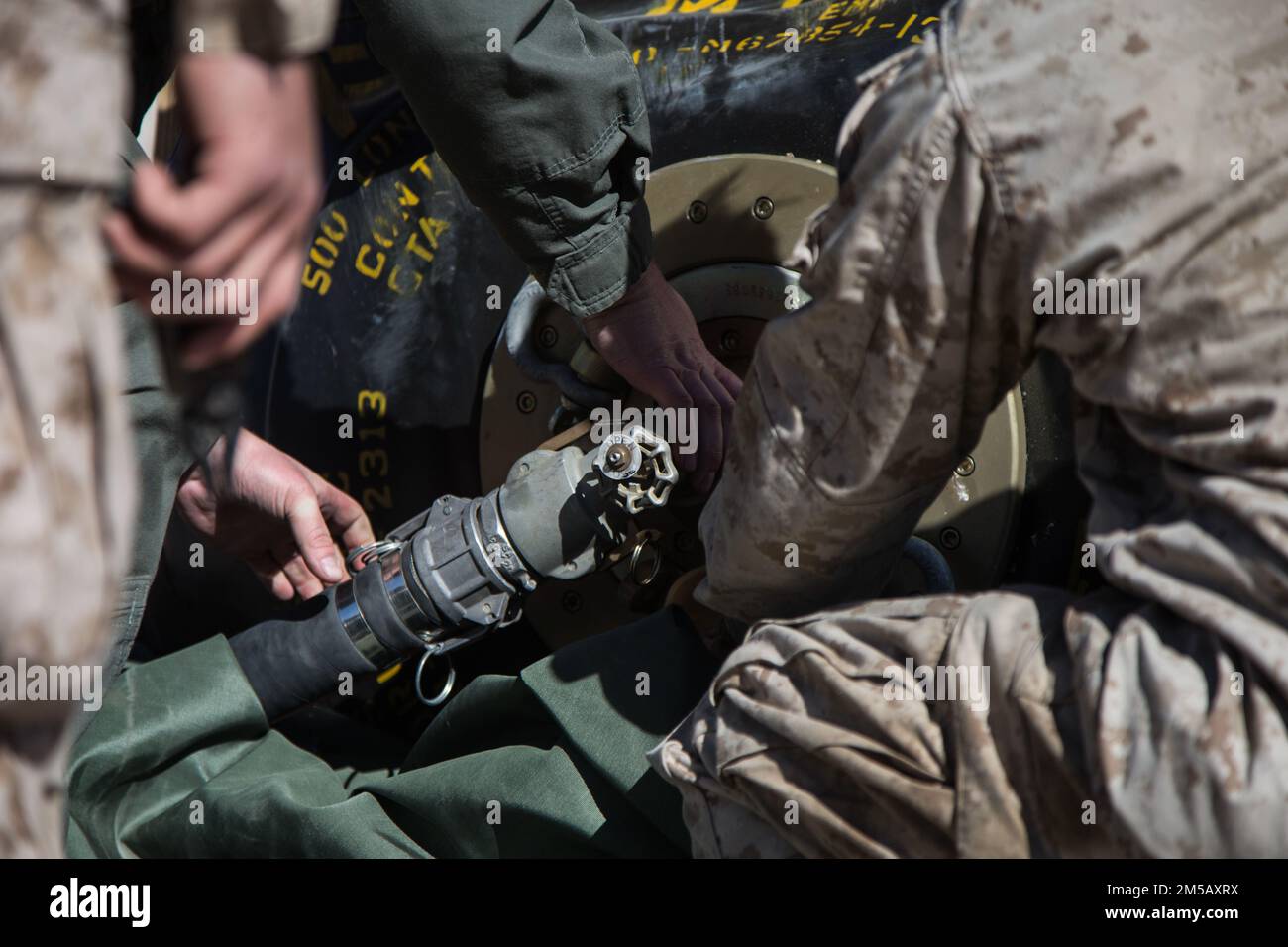 Marines mit dem Marine Wing Support Squadron 372, Marine Aircraft Group ...