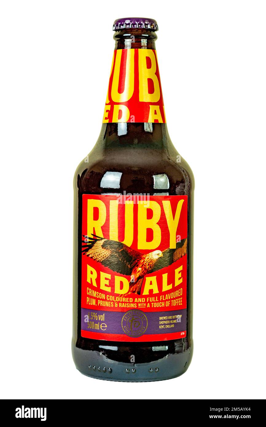 Shepherd Neame Brewery Ruby Red Ale Bierflasche - aktuell um 2022 Uhr für Sainsbury's Supermarket (probieren Sie den Unterschied). ABV 4,5%. Stockfoto