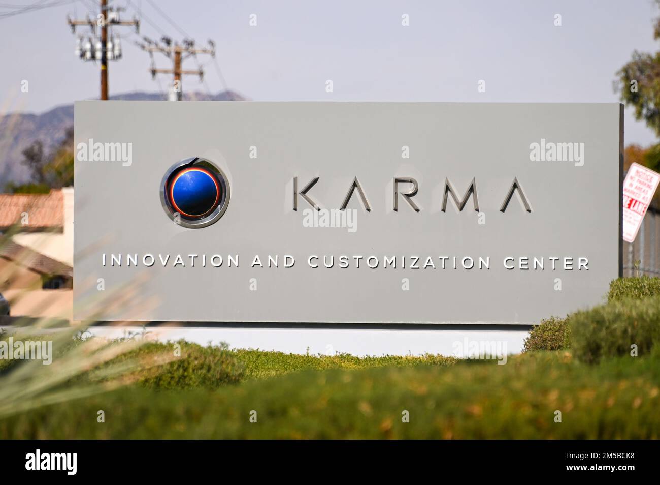 Beschilderung des Karma Innovation and Customization Center am Freitag, den 18. November 2022 in Moreno Valley, Kalifornien (Dylan Stewart/Bild von Sport) Stockfoto