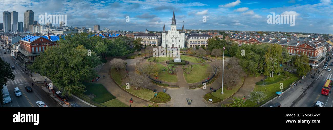 Luftaufnahme des Jackson Square in New Orleans mit St. Louis Cathedral und Cabildo Stockfoto