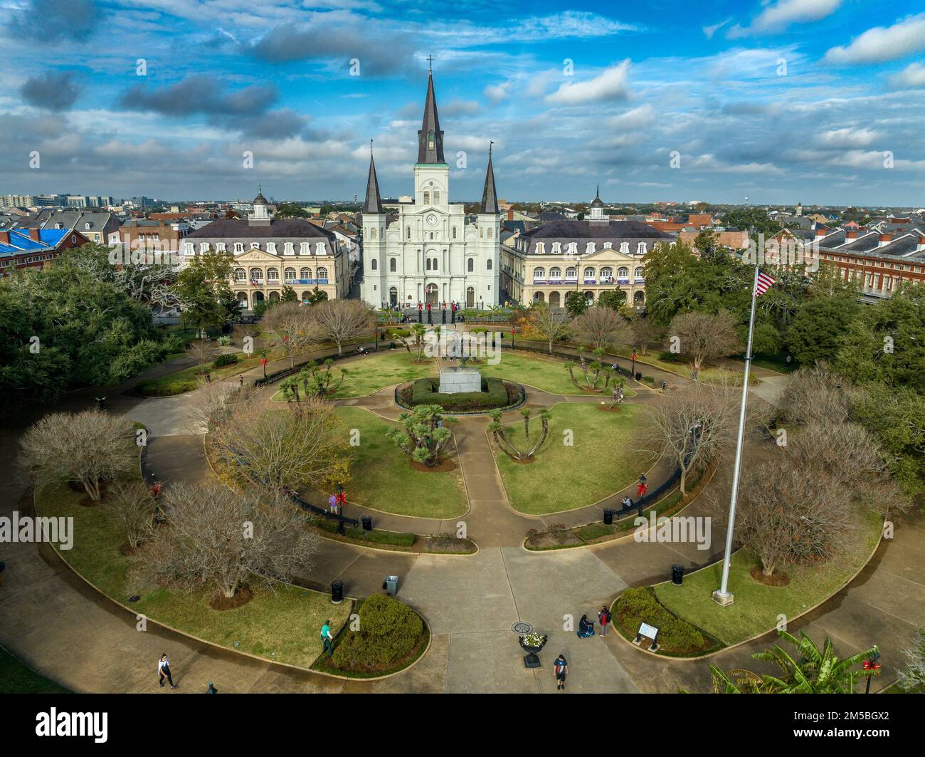 Luftaufnahme des Jackson Square in New Orleans mit St. Louis Cathedral und Cabildo Stockfoto