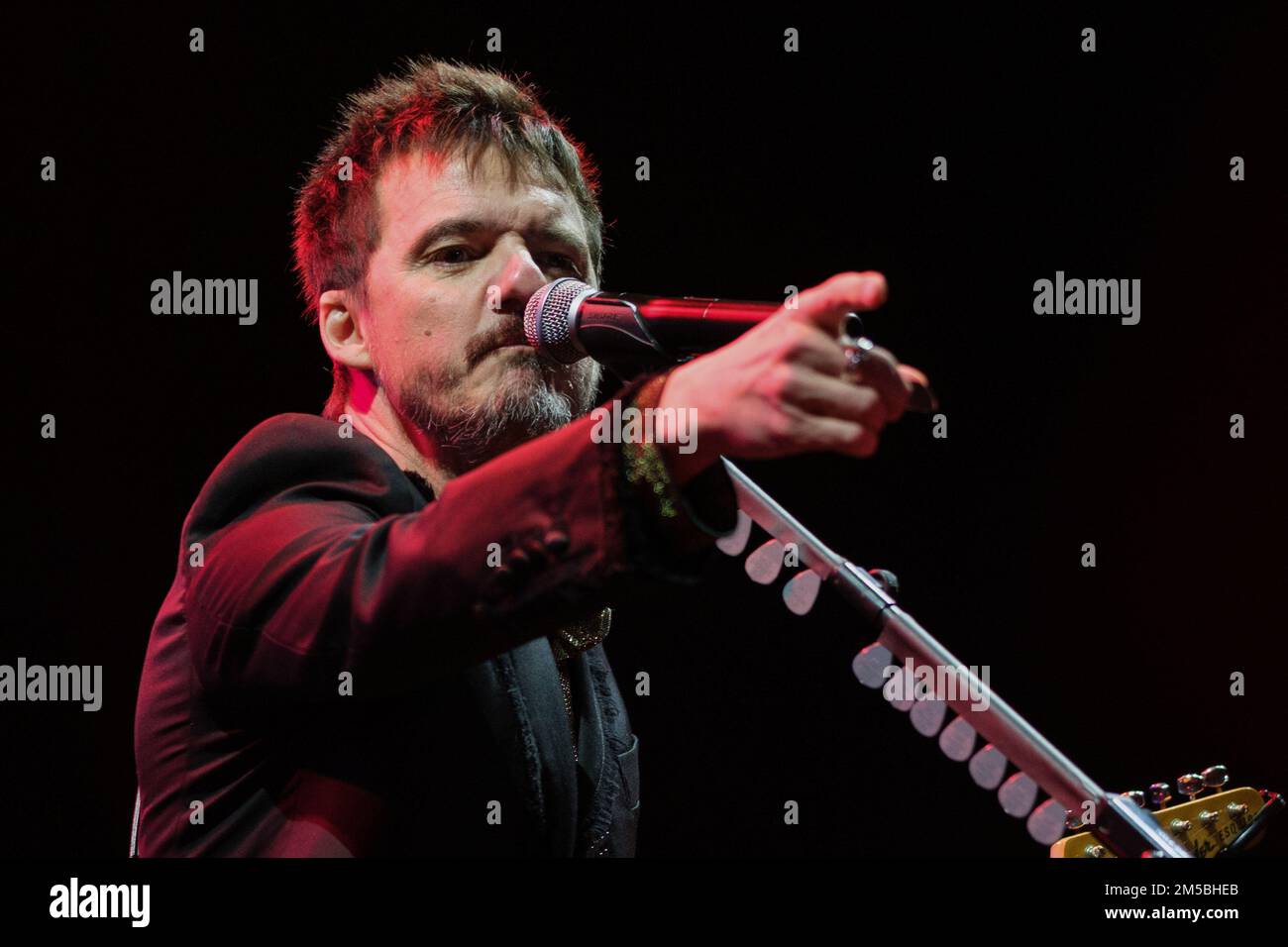 Madrid, Spanien. 23. Dezember 2022. Die Sängerin Coque Malla tritt während des Konzerts „The Last Trip of the Giant Astronaut“ im Wizcenter in Madrid auf. Kredit: SOPA Images Limited/Alamy Live News Stockfoto