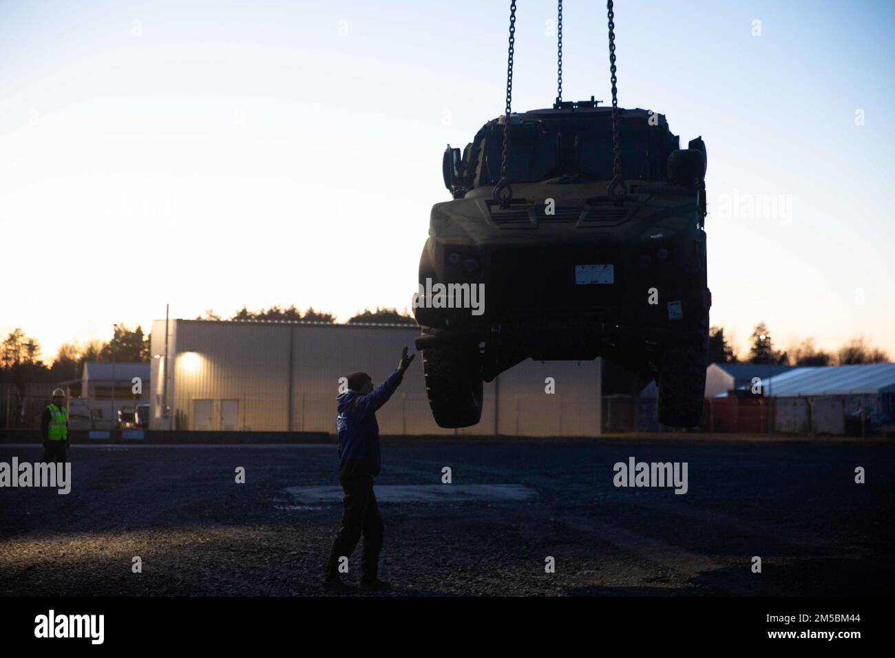 Soldaten und Zivilisten, die dem 624. Movement Control Team, Army Field