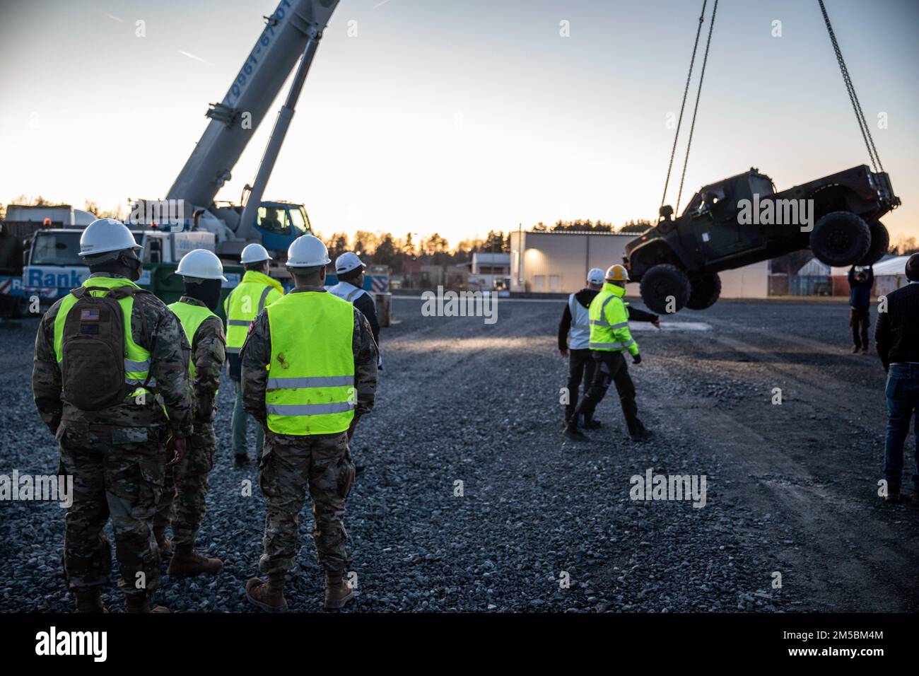 Soldaten und Zivilisten, die dem 624. Movement Control Team, Army Field